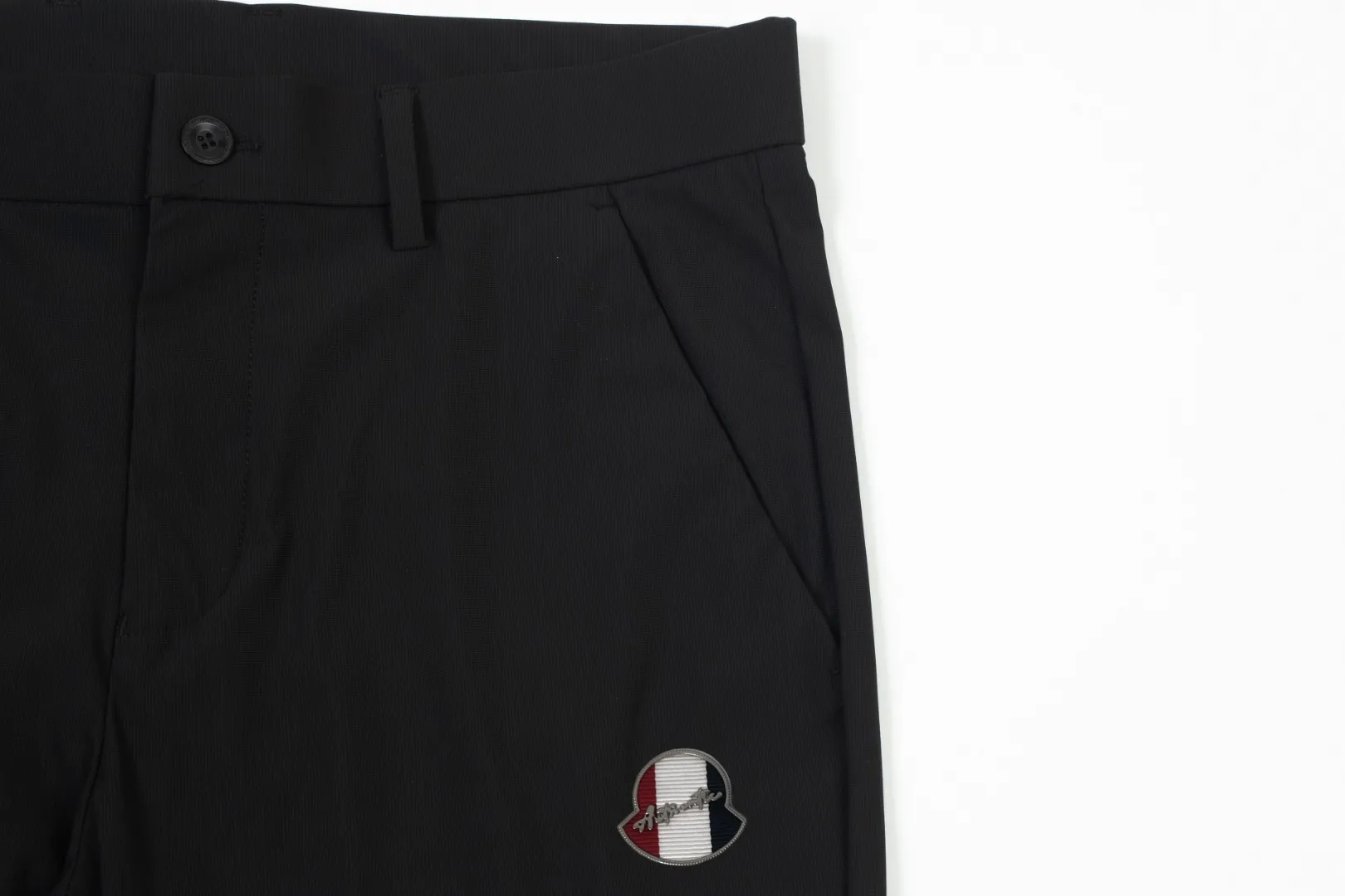 P250 Moncler spring and summer new model, two-color high-quality thin business casual fashionable ice silk trousers. Smooth, comfortable, anti-wrinkle and traceless good trousers. 🗯Soft texture, slightly elastic to the touch, cool ice silk trousers. Waist elastic band, fashionable version design. 🗯 Neat and neat line routing, suitable for both business and leisure! It can be easily controlled by all body types. Two classic colors are available. 🗯New summer product. Versatile and easy to match. The upper body is very simple, handsome and stylish. Both men and women can easily control it. Color: Black Gray Size: M-XXXL