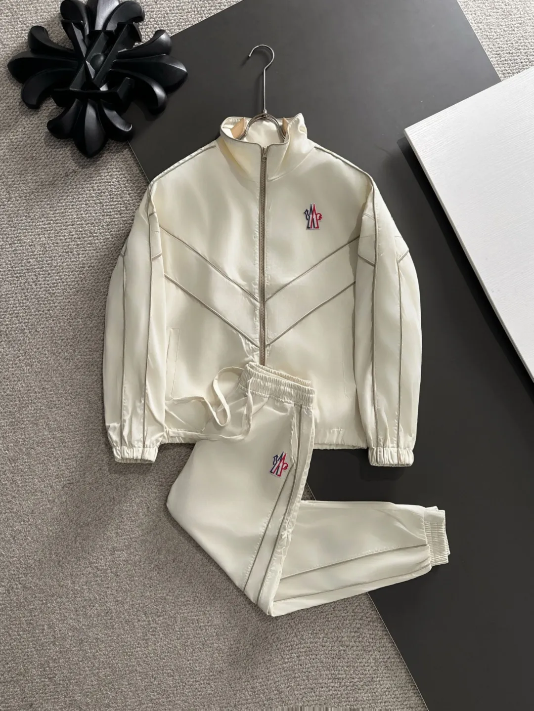Next day shipping P720 MONCLER/Mongolian high quality 2025 autumn and winter new casual heavy industry suit exclusively developed by yb! High quality production! The top version of the trading company channel order, external orders for imported custom fabrics, high breathability and comfort, impeccable details, absolutely worth buying! This type of suit is also a must-have for lazy people. You don’t have to think about how to match it, you can just get it in one set! Brand element design concept, delicate and soft feel! It presents a casual cut and the upper body shape is great! On sale simultaneously on the official website! From a high-end men's positioning brand, the low-key luxury taste is irresistible! Exquisite workmanship and impeccable quality! The overall style is simple, fashionable and timeless, fully meeting the requirements of stylish and tasteful dressing! Sizes: S to XXL (or state your height and weight when placing an order)