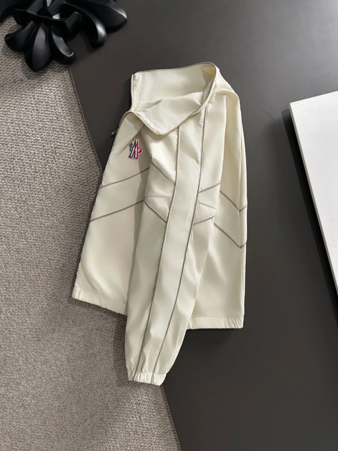 Next day shipping P720 MONCLER/Mongolian high quality 2025 autumn and winter new casual heavy industry suit exclusively developed by yb! High quality production! The top version of the trading company channel order, external orders for imported custom fabrics, high breathability and comfort, impeccable details, absolutely worth buying! This type of suit is also a must-have for lazy people. You don’t have to think about how to match it, you can just get it in one set! Brand element design concept, delicate and soft feel! It presents a casual cut and the upper body shape is great! On sale simultaneously on the official website! From a high-end men's positioning brand, the low-key luxury taste is irresistible! Exquisite workmanship and impeccable quality! The overall style is simple, fashionable and timeless, fully meeting the requirements of stylish and tasteful dressing! Sizes: S to XXL (or state your height and weight when placing an order)