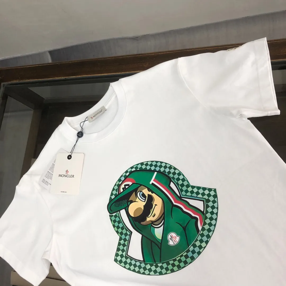 P160 🔥MONCLER The latest short-sleeved T-shirt for couples ~ brand new element pattern printing design ~ the fabric upper body is comfortable and breathable, not stiff, slim cut, made of high-end custom-made pure cotton fabric! The upper body is comfortable and stylish, and it can be worn alone as an inner layer. It is a must-have for fashionistas! ! ! Color: Black White Size: S～XL (please state your height and weight when placing an order)