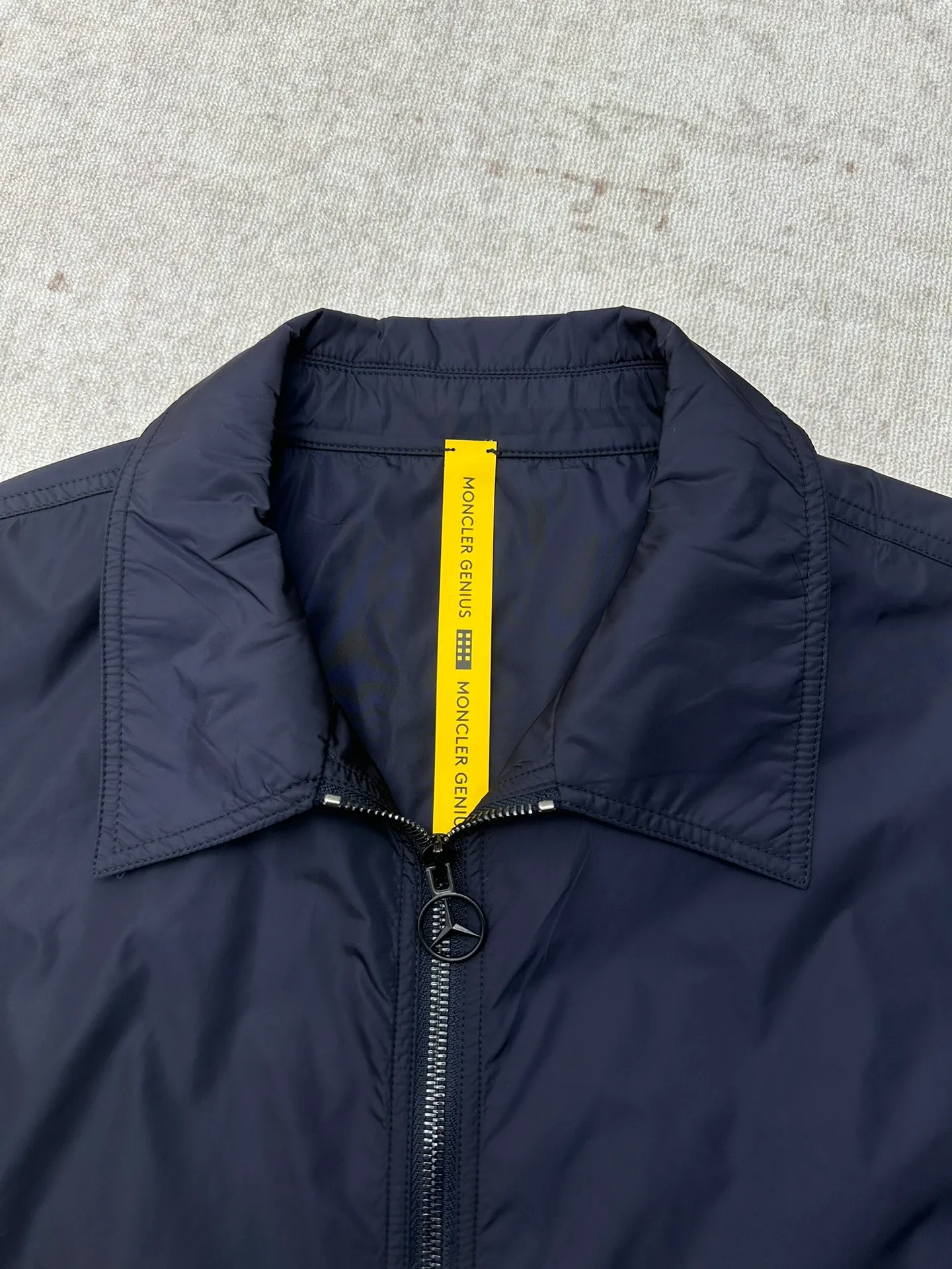 P830 Masked 25ss new MONCLER GENIUS x Mercedes-Benz by Nigo joint model pattern printed lapel zipper long-sleeved jacket men's navy blue code number: 1.2.3.4.5.