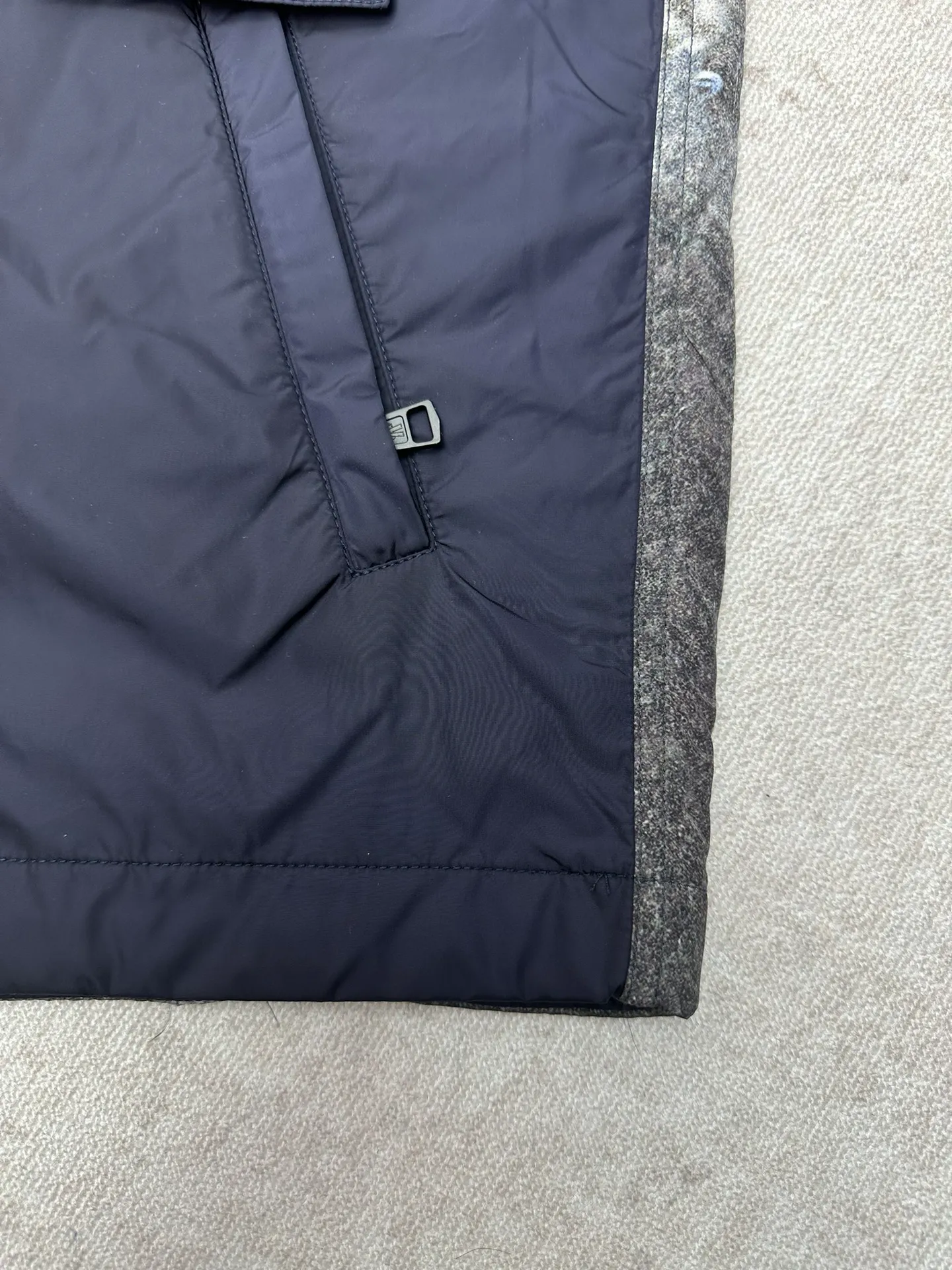 P830 Masked 25ss new MONCLER GENIUS x Mercedes-Benz by Nigo joint model pattern printed lapel zipper long-sleeved jacket men's navy blue code number: 1.2.3.4.5.
