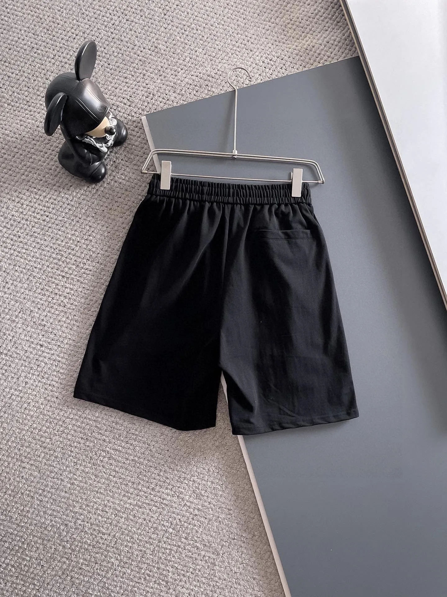 P560 Brand [MONCLER Mouth Covered] 2025 round neck short-sleeved shorts suit. The pure cotton fabric upper body will not be stuffy. The smooth and comfortable skin-friendly effect is more breathable. The fabric has its own texture. Classic logo technology. A new interpretation from a unique angle. Fashionable and versatile! Size: M-3XL (maximum wear: 190 pounds)