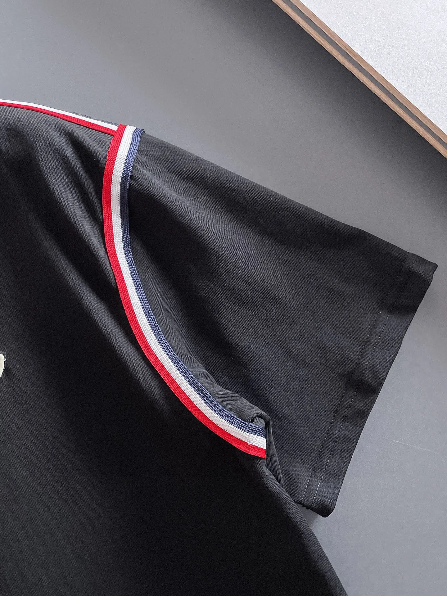 P560 Brand [MONCLER Mouth Covered] 2025 round neck short-sleeved shorts suit. The pure cotton fabric upper body will not be stuffy. The smooth and comfortable skin-friendly effect is more breathable. The fabric has its own texture. Classic logo technology. A new interpretation from a unique angle. Fashionable and versatile! Size: M-3XL (maximum wear: 190 pounds)