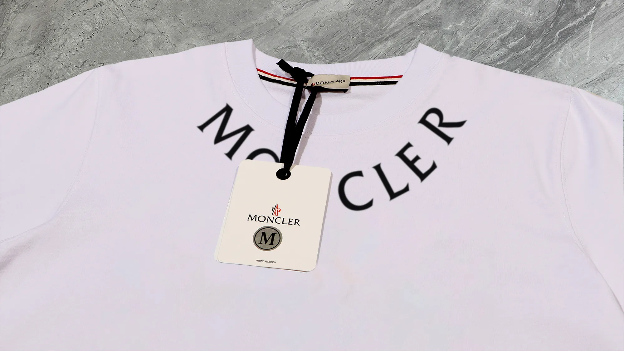 P210 High-version sweatshirt) [Long-term stock] 〖𝐌𝐎𝐍𝐂𝐋𝐄𝐑~Mask〗 Made of 440g heavy-weight fabric. It is different from the market currency. It can be matched with any variety and is properly handsome. 😎The whole dress is made of double waistcoats. The double waistcoats make the whole dress more three-dimensional. Not ordinary factories can do such fine work. 2025 Spring catwalk version of the T stage, on sale at the counter, exquisitely printed round neck terry sweatshirt, high-end double-ply cotton, custom-made stretch ribs, dyed in the same vat, complete with three standards, matched with digital printing patterns and very breathable, same style for men and women, color: black, white, apricot, size: S M L XL 2XL