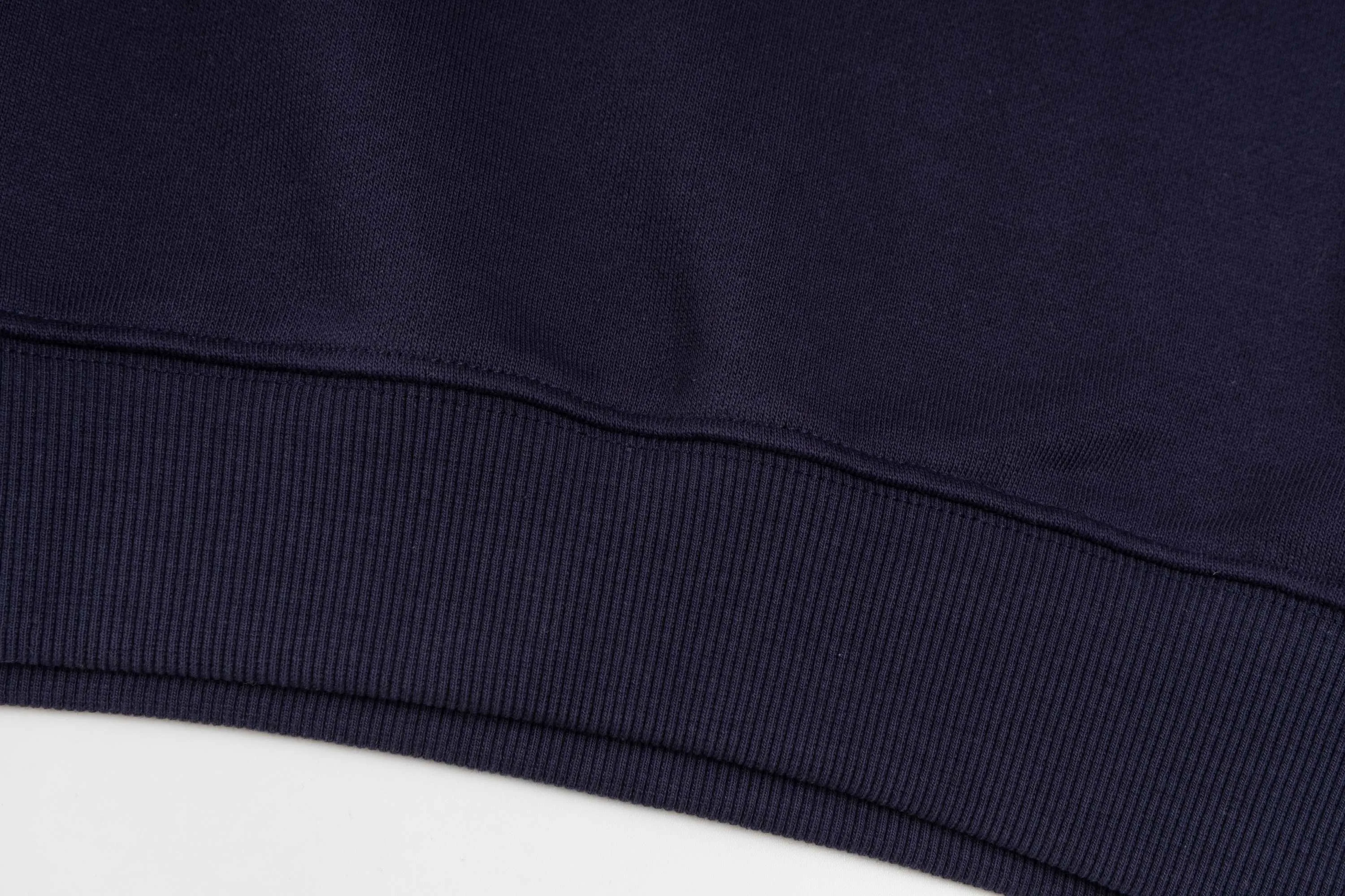 P220 model number SL213 MONCLER masked flocked letter small label round neck sweatshirt, black and hidden two colors, the fabric is made of 400g terry, high weight 95 cotton 5 hydrogen fiber 1×1 double yarn, it will not deform after washing for a lifetime, the same style for men and women, the official website details are the same, full set of packaging, complete three labels, moisture-proof paper, different market currency, feel free to compare OS version, can wear up to 220 pounds without pressure, the upper body is comfortable and stylish, color: black, hidden Size: S-XL