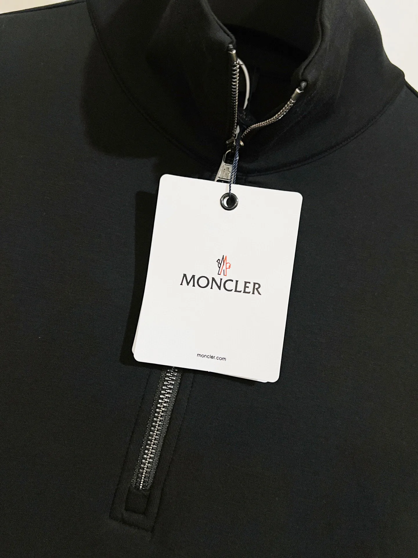 P370 ZP version) - Moncler muzzle classic, genuine leather badge half-zip simple casual stand-up collar sweatshirt - Made of exclusive custom imported 450g air cotton fabric, the upper body is extremely comfortable, complete custom accessories, exclusive quality difference currency, welcome to compare - Color: black - Size: S M L XL