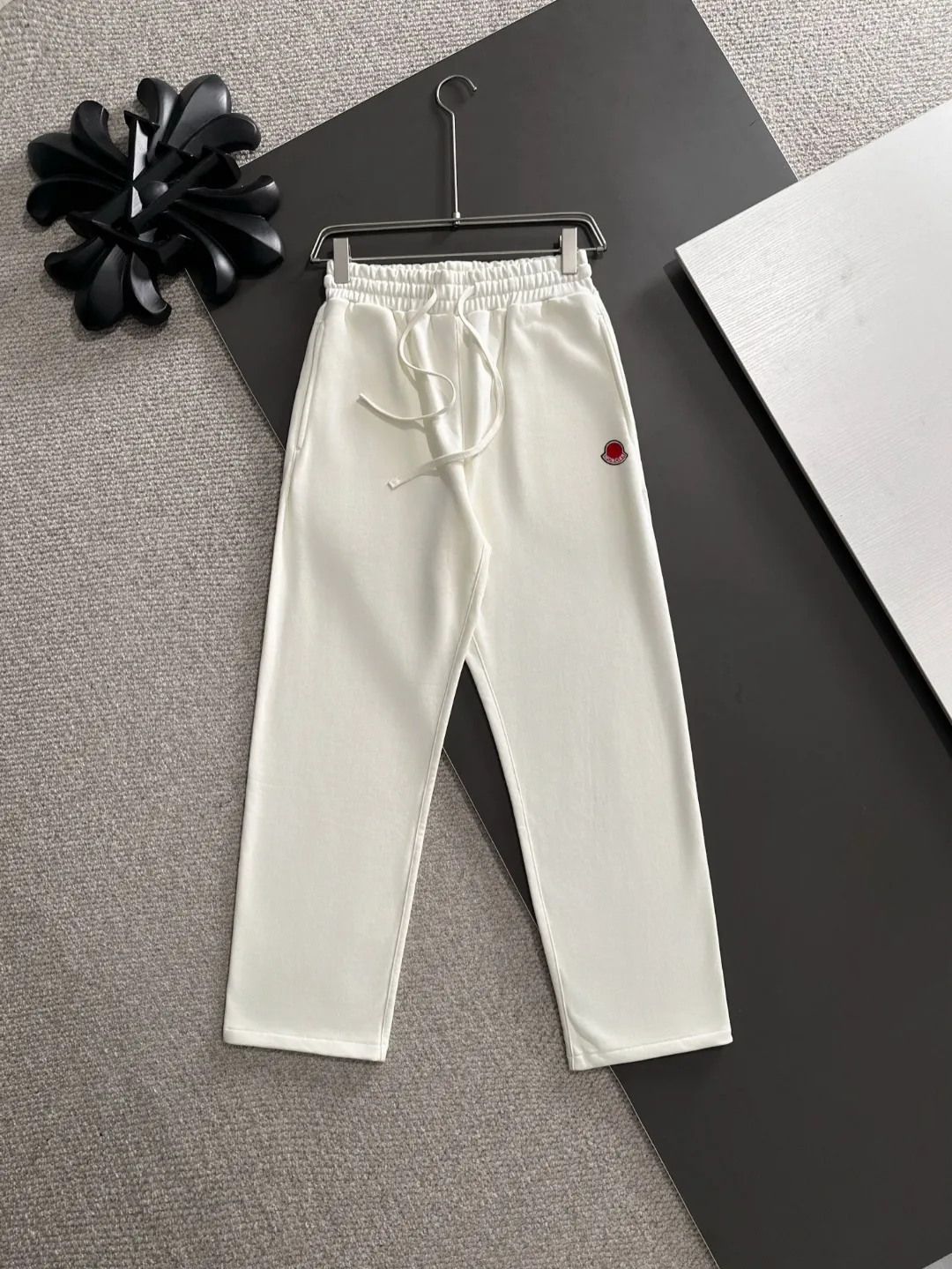 Next day shipping P720 MONCLER/Mongolian high quality 2025 autumn and winter new casual heavy industry hooded suit exclusively developed by yb! High quality production! The top version of the trading company channel order, external orders for imported custom fabrics, high breathability and comfort, impeccable details, absolutely worth buying! This type of suit is also a must-have for lazy people. You don’t have to think about how to match it, you can just get it in one set! Brand element design concept, delicate and soft feel! It presents a casual cut and the upper body shape is great! On sale simultaneously on the official website! From a high-end men's positioning brand, the low-key luxury taste is irresistible! Exquisite workmanship and impeccable quality! The overall style is simple, fashionable and timeless, fully meeting the requirements of stylish and tasteful dressing! Sizes: S to XXL (or state your height and weight when placing an order)
