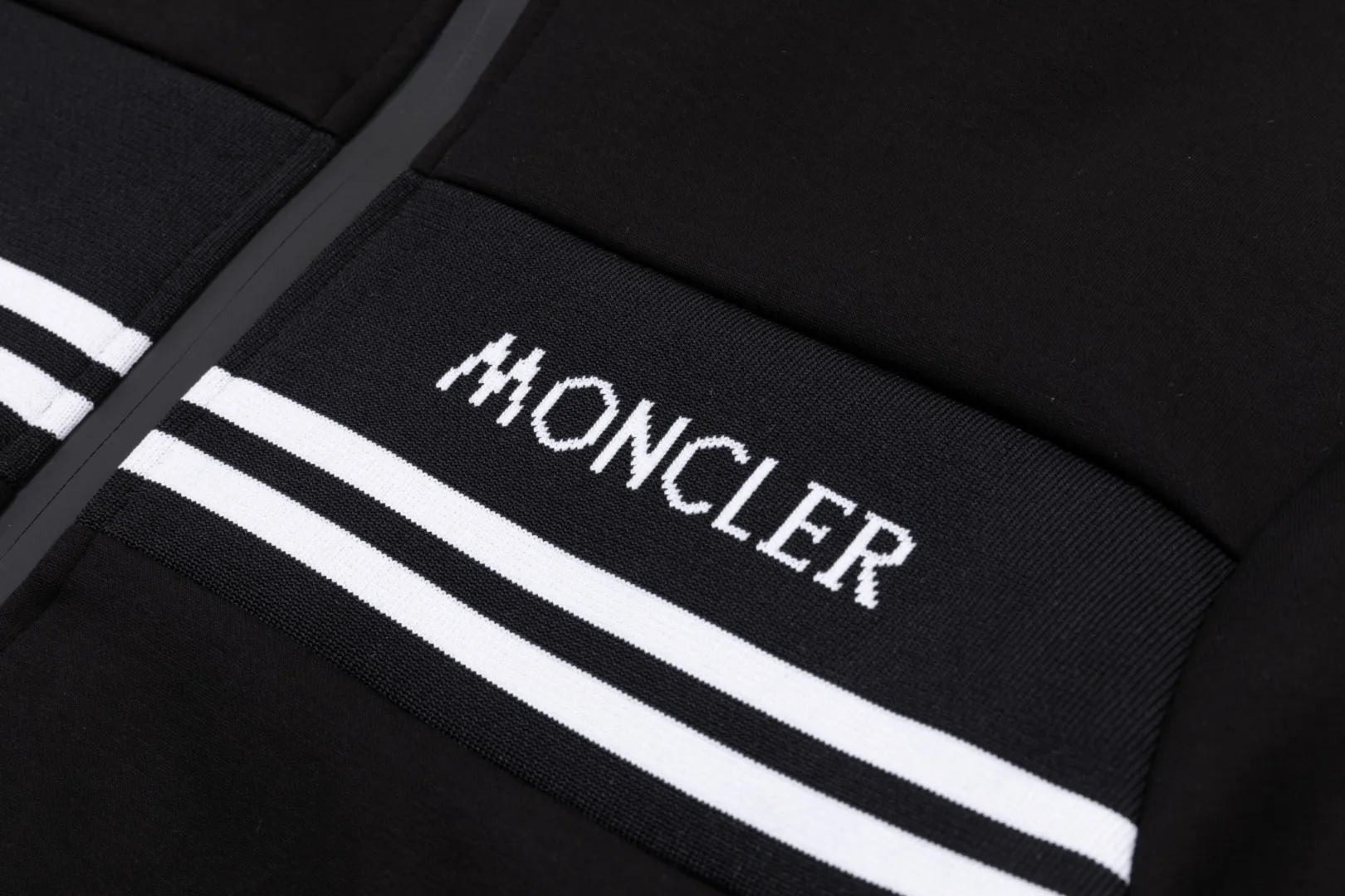 P520 Moncler SS high-end goods, new high-quality jackets for autumn and winter, the main popular version, carefully selected customized fabrics, higher grade, high-density memory brushed lining, more fashionable and comfortable, high-standard customization, the upper body is very stylish, classic and versatile, can be matched with any fashion, the version is super good, it is recommended!  Size: L-5XL