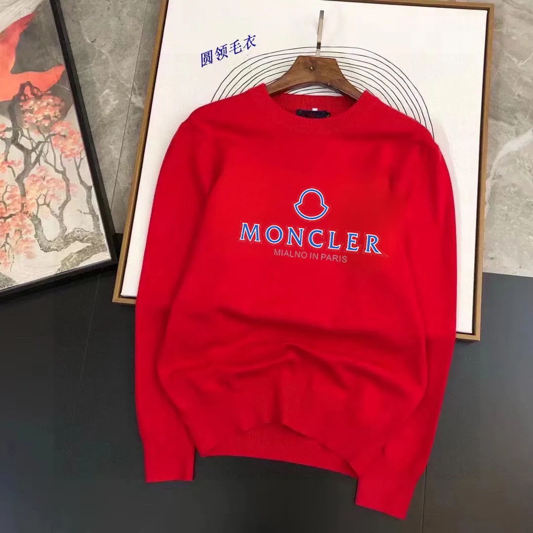 P220 MONCLER】Autumn and winter classic round neck pullover sweater, in full condition! ! ! Wool blended fabric, the latest model in 2025, golden ratio! ! Slim-fitting soft gold, versatile and practical item, the combination and practicality are extremely powerful, simple and elegant, and classy! To create your own style, it is highly recommended to buy it in two colors. The standard slim fit tailoring process is suitable for both young and old men. It is knitted from wool and will not cause any discomfort! While keeping warm, it is stylish, textured and wearable, and the classic logo with contrasting colors on the chest feels in place! ! Recommended for regular customers! ! Size M-3XL (maximum wear: 190 pounds)