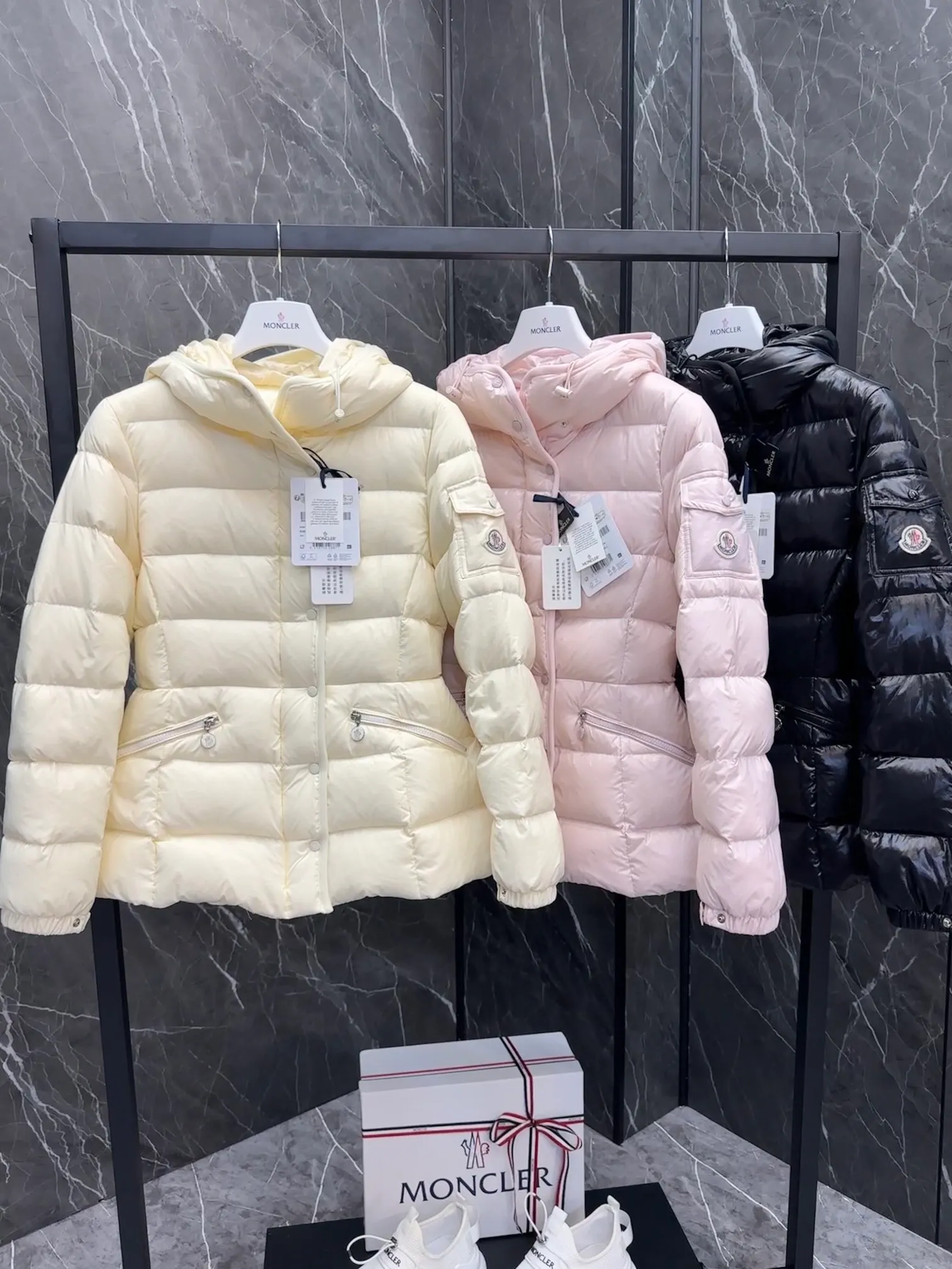 P780 Moncler Barante three-color collection. Close your eyes and rush. This is the most beautiful tailoring style. Small waist
