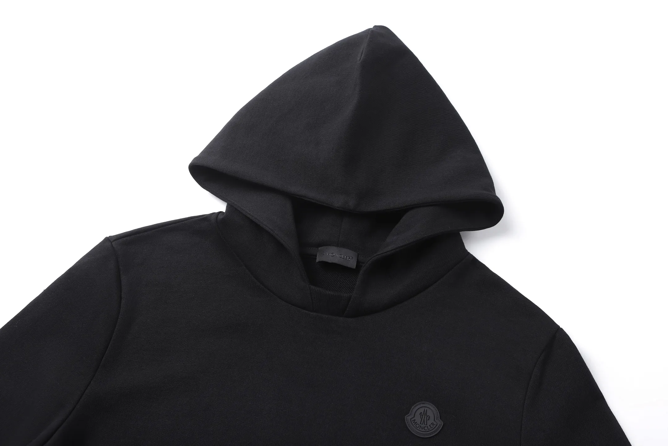 P450 MONCLER hooded cotton same color sweatshirt with back logo ●Authentic 6150 purchase and development ●420g new Maybach combed cotton terry sweatshirt material ●480g 2*2 100% cotton combed cotton rib ●Fabric enzyme washing ●High temperature heat transfer ●Customized 1:1 adhesive label ●Customized 1:1 trademark ●Fit version ●Size: S M L XL ●Style number: 25356/4B#00