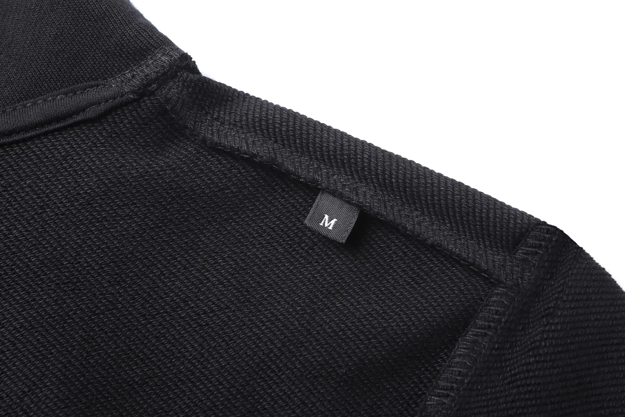 P450 MONCLER hooded cotton same color sweatshirt with back logo ●Authentic 6150 purchase and development ●420g new Maybach combed cotton terry sweatshirt material ●480g 2*2 100% cotton combed cotton rib ●Fabric enzyme washing ●High temperature heat transfer ●Customized 1:1 adhesive label ●Customized 1:1 trademark ●Fit version ●Size: S M L XL ●Style number: 25356/4B#00