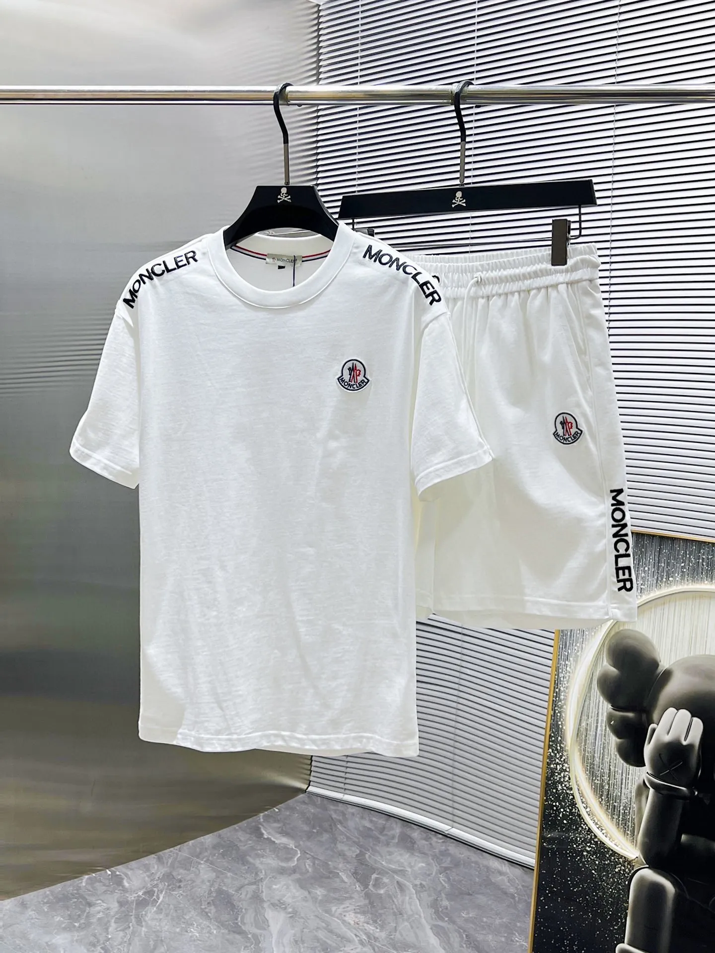P560 Brand [MONCLER Mouth Covered] 2025 round neck short-sleeved shorts suit. The pure cotton fabric upper body will not be stuffy, the smooth and comfortable skin-friendly effect is more breathable, the fabric has its own texture, classic logo technology, a new interpretation from a unique angle, the first choice for fashion and versatility! Size: M-3XL (maximum wear: 190 pounds)