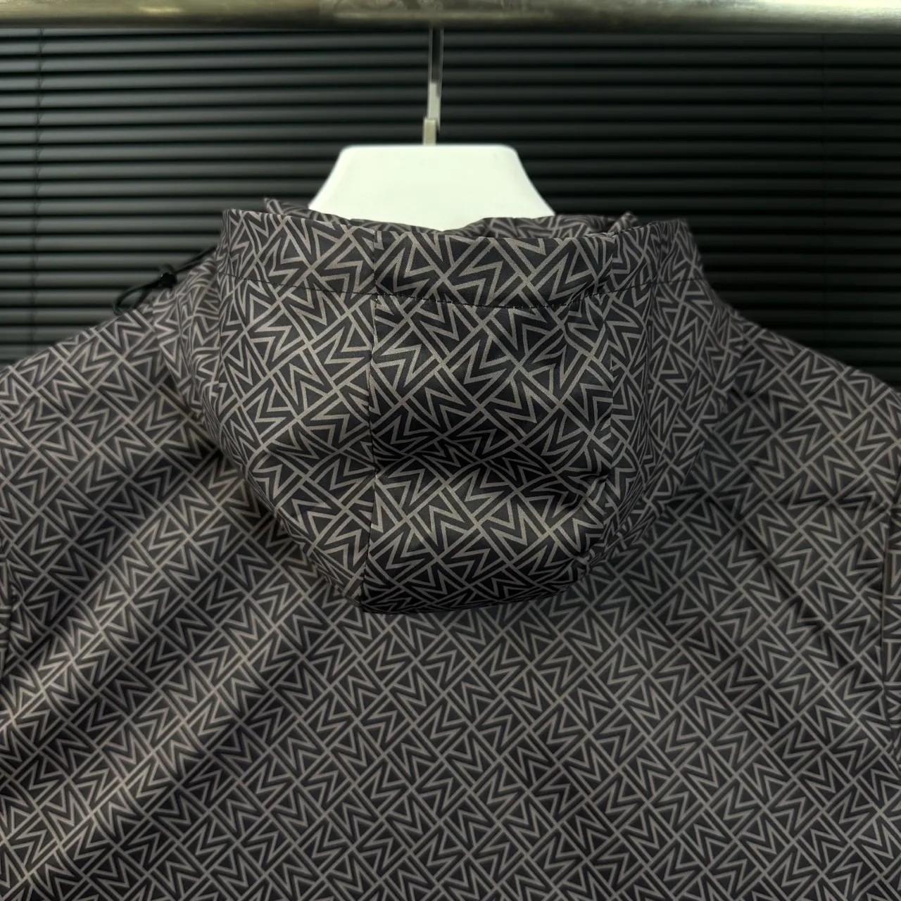 P280 Moncler Moncler 2025 Autumn and Winter New Style Hooded Windbreaker Jacket Classic Chapter Embroidery Official Website Synchronization Original Customized Hardware Zippers Neat Alignment Perfect Upper Body Effect Men's Casual Jacket Color: Picture Color Size: M-3XL