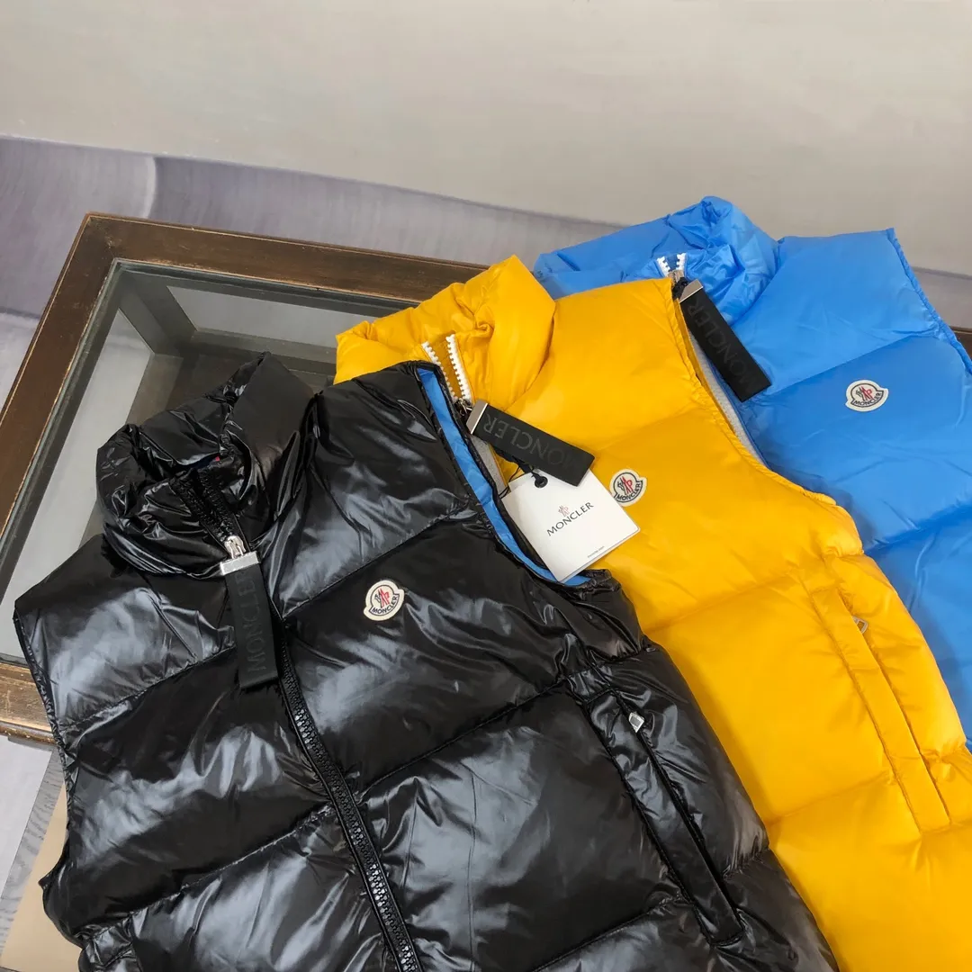P640 🔥Mon*cler 2024 new down vest exclusive real shot✌️ 🥰🥰The design of the stand-up collar is inspired by Moncler’s iconic jacket from the 1980s🧥. It has been reinterpreted with modern and dynamic elements. 😎This vest🎽 embodies the personality of those who always want to be a champion🏆. It is fashionable and versatile🉑 and can be worn as a vest in the mid-season or paired with a windproof jacket in the cold winter. 👍🏻 Color: black (blue lining) blue (black lining) yellow (black lining) Size: 1-2-3-4-5 (M～3xl)