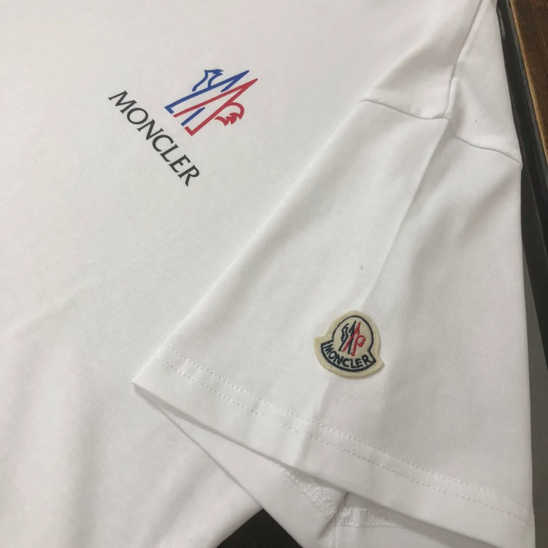 P160 MONCLER 2025 latest couple style round neck short-sleeved couple T-shirt, new spring and summer product, high quality 🔥🔥Three-dimensional logo letter logo printing technology on the chest! Fashionable and versatile trendy styles, customized imported fabrics! Comfortable to wear, breathable, fashionable without losing personality, the upper body is casual and casual, handsome and stylish, showing the temperament of a big brand. All three standards are complete! ! Color: Black White Gray Navy Size: S M L XL (Loose fit, please state your height and weight when placing an order)