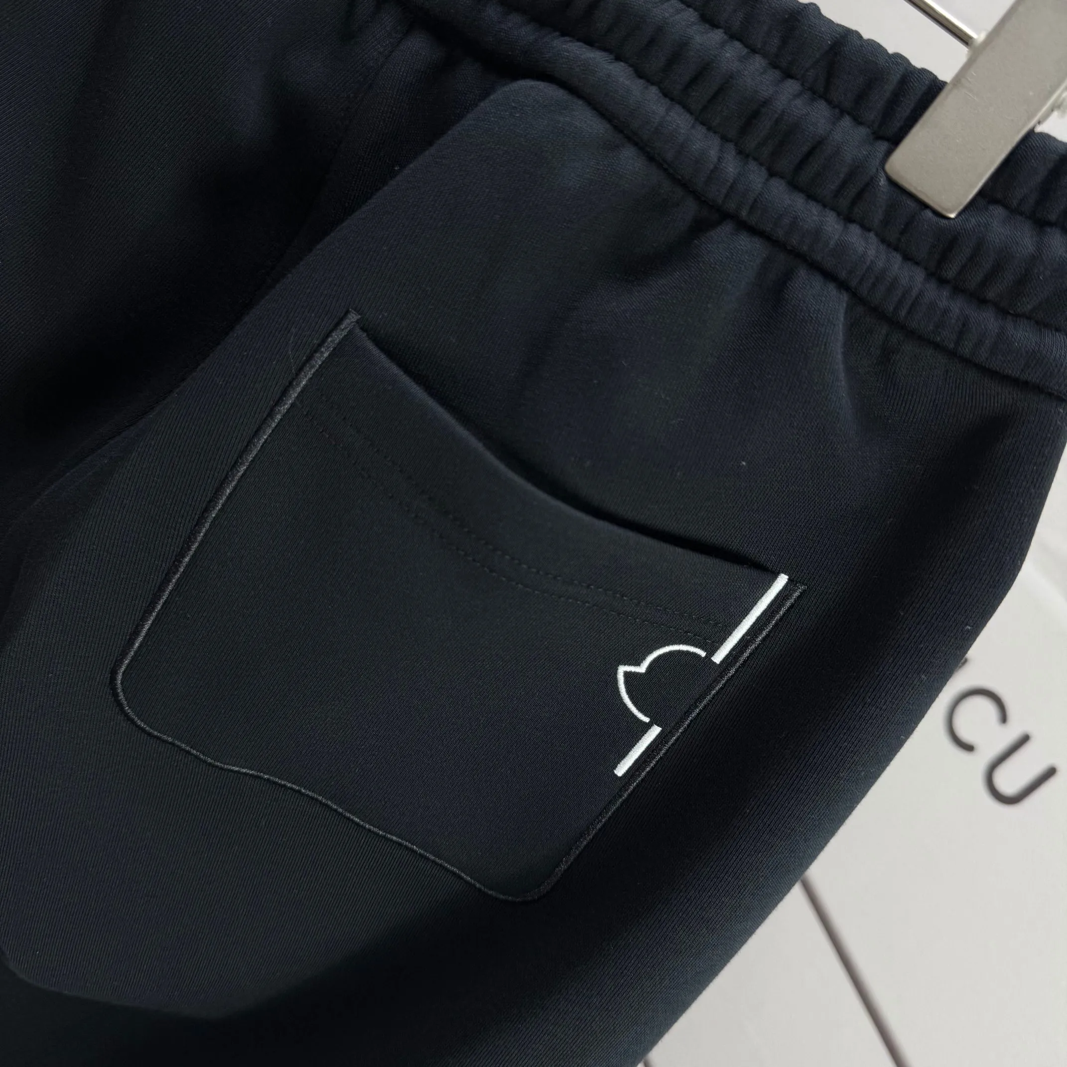 P310 MONCLER* Mouthless 2025 new autumn embroidered classic flat-legged casual sweatpants, same style for men and women. The fabric is made of 380g high-density double-sided Chinese custom fabric. No deformation, no shrinkage, three-dimensional drape. Color: black, navy blue, size: M-XXXL