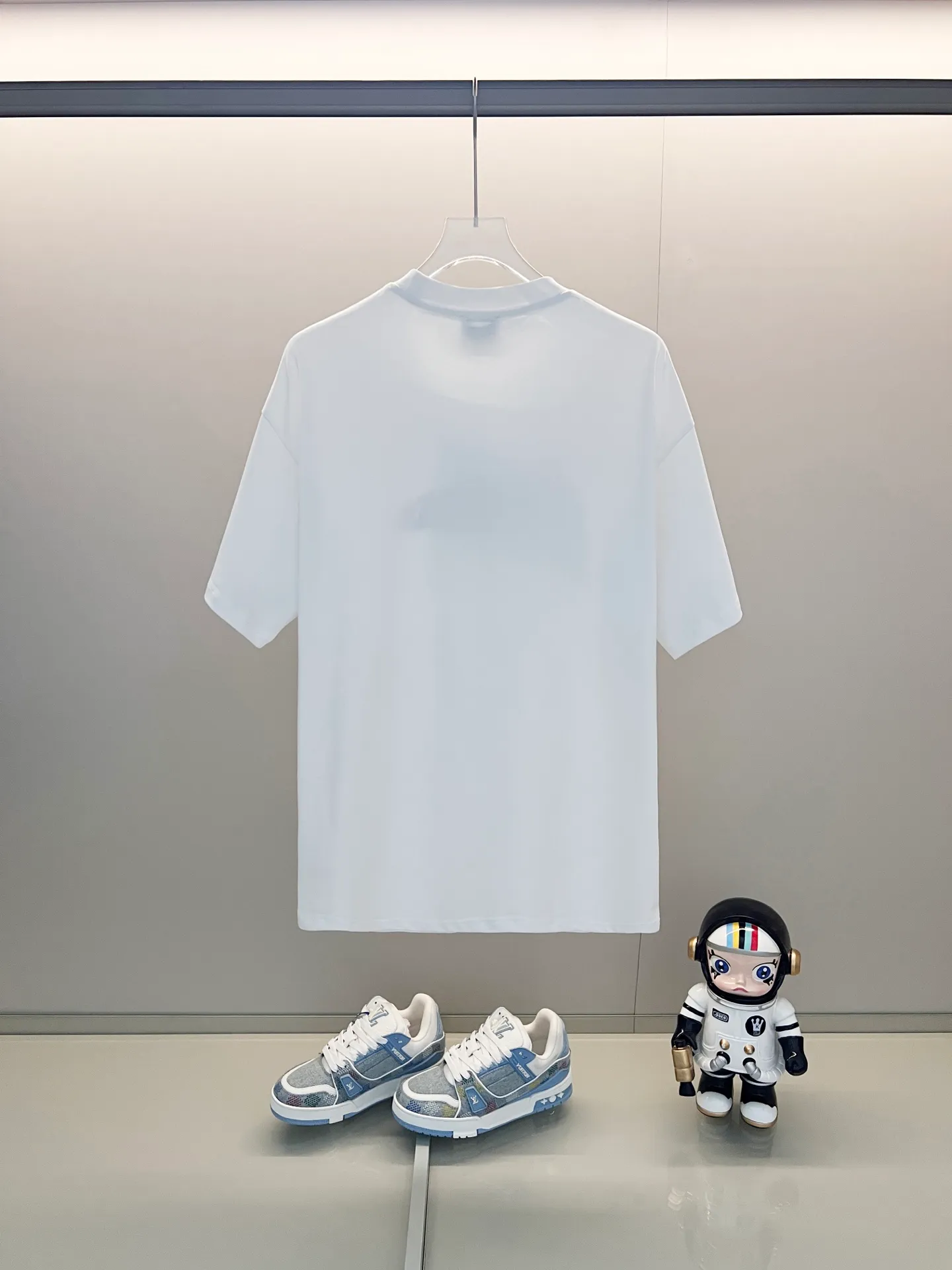 P150 MONCLER/muzzled 260g round neck short-sleeved T-shirt, color block embroidery🪡letter LOGO brand seal design logo, official synchronization, high version, high quality, fashionable personality, versatile trend, pure original quality, original fabric, tag, collar label, washed wheat, three complete standards, color: black, white. Size: XS-L