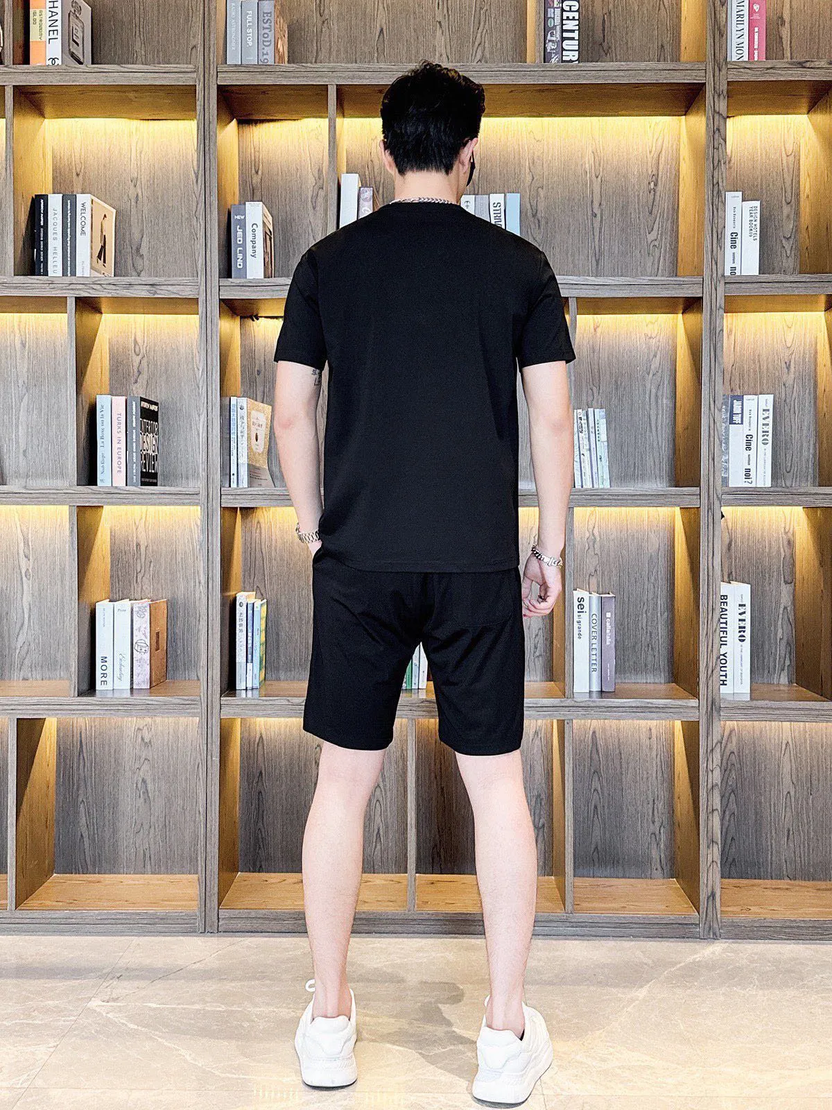 P280 Brand [MONCLER] 2025 new men’s short-sleeved shorts suit! Synchronous sales on the official website! High-end version on the market! It feels delicate and soft! Make you more comfortable to wear! The draped silhouette is awesome! Size: M-5XL (please state your height and weight when placing an order)