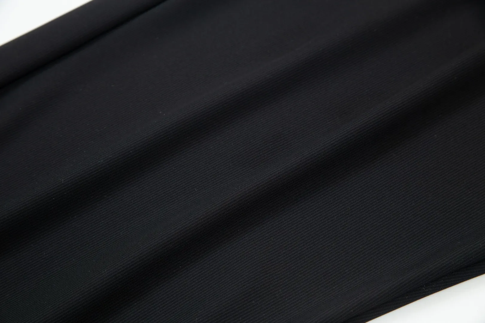 P230 Moncler spring and summer new model, two-color high-quality thin sports and leisure ice silk pants. Smooth, comfortable, anti-wrinkle and traceless pants. 🗯Soft texture, slightly elastic to the touch, cool ice silk pants. Waist elastic band, fashionable version design. 🗯 Neat and neat wiring, suitable for both sports and leisure! It can be easily controlled by all body types. Two classic colors are available. 🗯New summer product. Versatile and easy to match. The upper body is very simple, handsome and stylish. It can be easily controlled by men and women. Color: Black Gray Size: S-XL