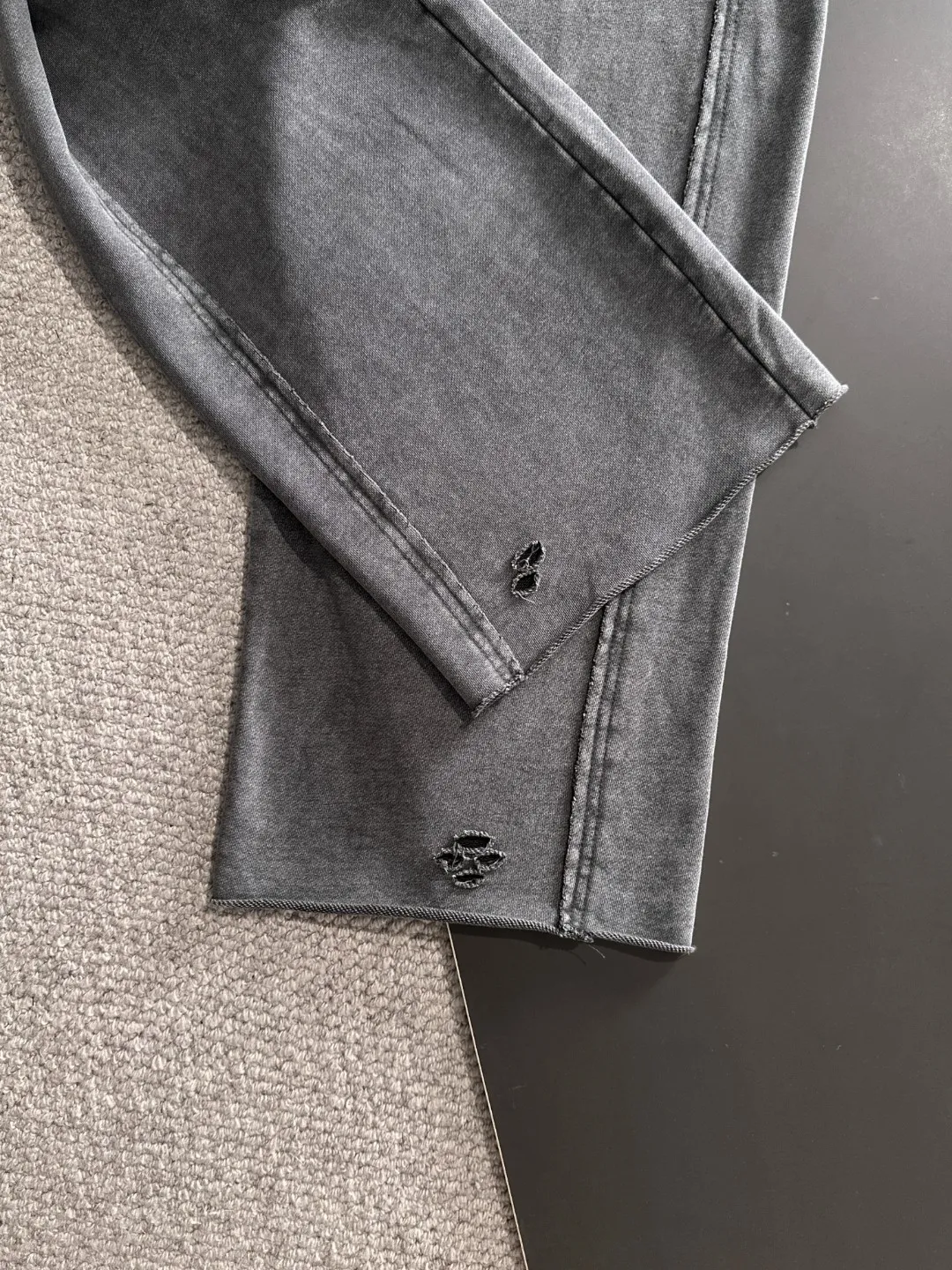 Next day shipment P360 MONCLER/Mongoose Exclusive first release of 25ss autumn and winter new high-quality trousers Compare real-life details at will A perfect choice for autumn and winter. A must-have item. Loose fit. Please refer to the size chart when placing an order: S to XL (or state your height and weight when placing an order)