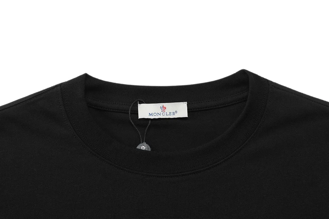 P150 Moncler 2026 official website new model Imported high-density heavy-duty embroidered letter logo Customized small armband Same style for men and women Short-sleeved T-shirt ·Customized 300g 100% double yarn pure cotton fabric ·Dyeing 32 double-strand threads ·Collar label, hangtag, main mark and three complete labels Color: black Size: XS S M L