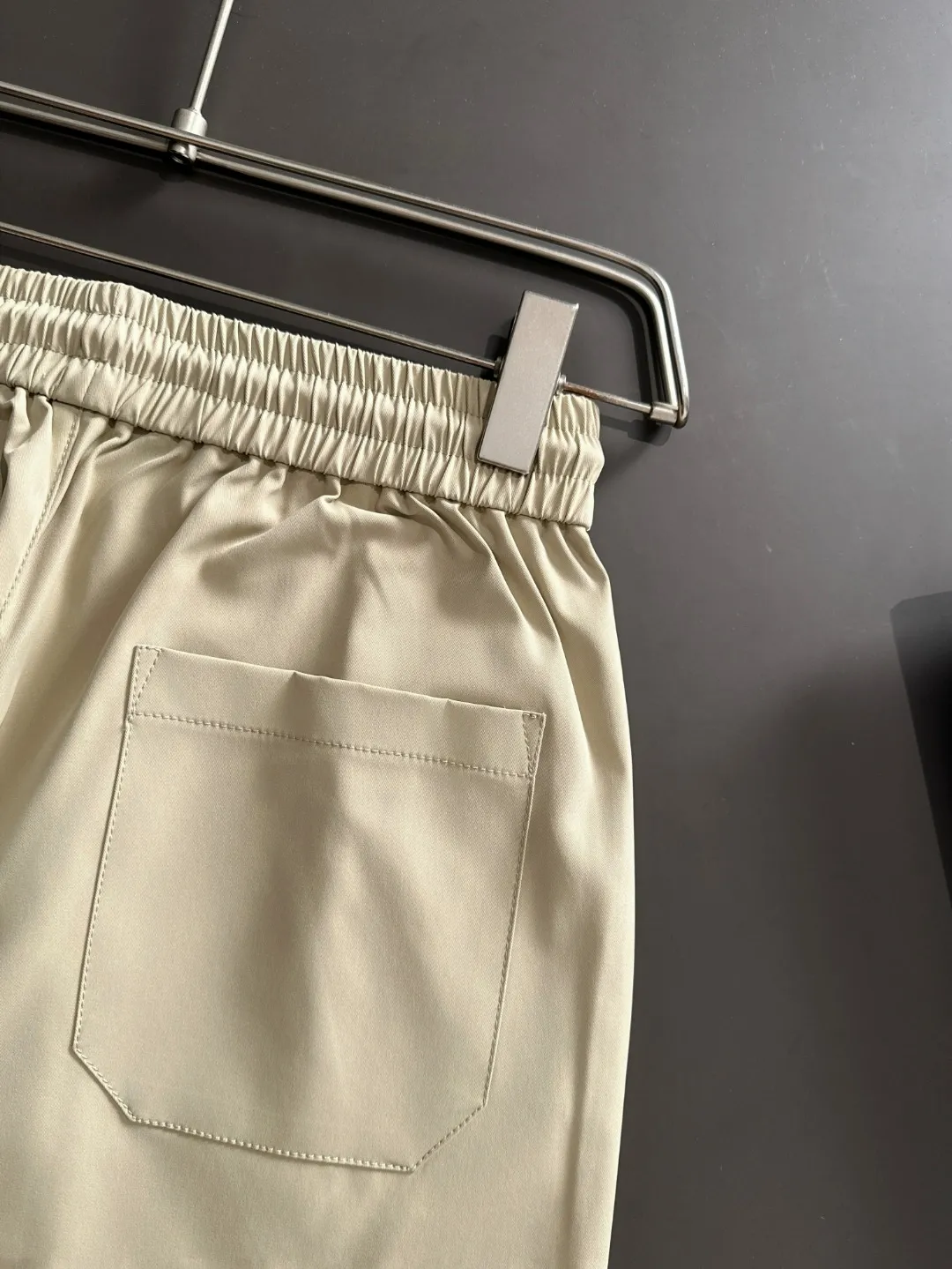 Next day shipment P360 MONCLER/Mongoose Exclusive first release of 25ss autumn and winter new high-quality trousers Compare real-life details at will A perfect choice for autumn and winter, a must-have item. Sizes: M to 3XL (please state your height and weight when placing an order)