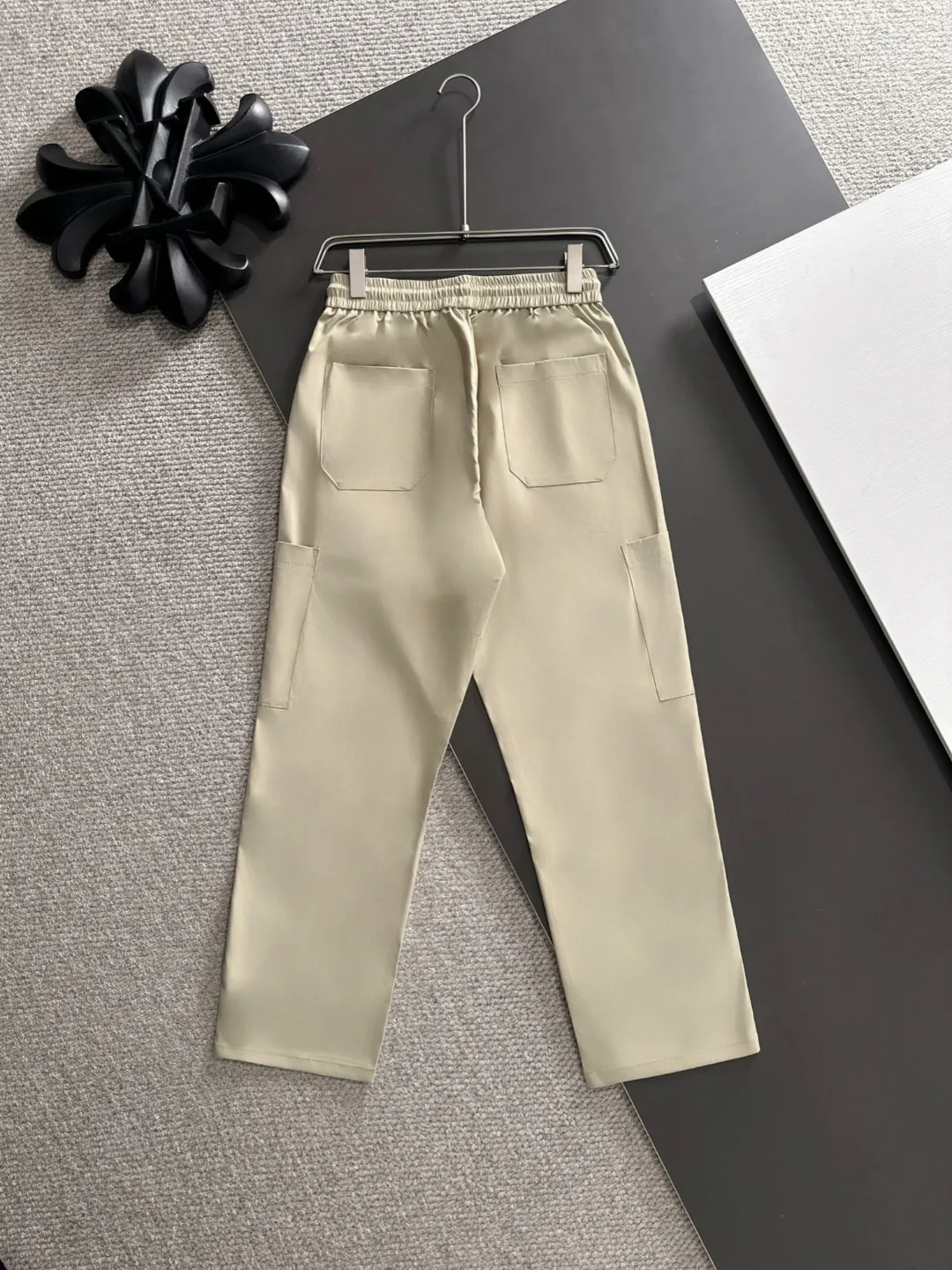 Next day shipment P360 MONCLER/Mongoose Exclusive first release of 25ss autumn and winter new high-quality trousers Compare real-life details at will A perfect choice for autumn and winter, a must-have item. Sizes: M to 3XL (please state your height and weight when placing an order)