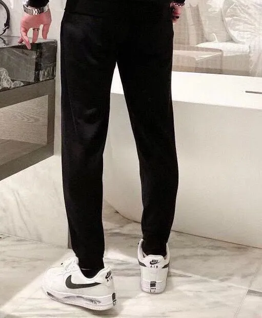 P380 [MONCLER] (Gospel for Fatty) hot-selling suit is coming. Focus on the original version of the official website. 2025 new hot-selling sweatshirt suit. The original order is the best product🇭🇰. It is the meticulous work of top designers for a fitting and perfect upper body effect. All-natural high-quality Roman cotton 100%, close-fitting comfort, noble and elegant! Original hardware embodies elegance and nobility! Counter size: M-5XL (maximum wear up to 220 pounds)