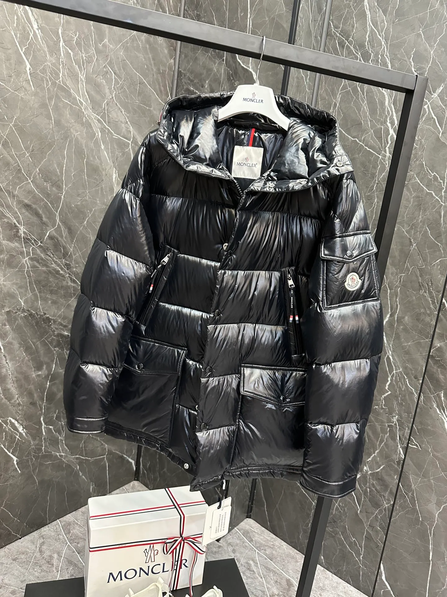 P1460 Premium down⬆️Moncler Chiablese classic style, mid-length down jacket. The Chiablese mid-length down jacket is a model of Moncler. It is made of lacquered nylon and is recommended for wear.  In keeping with the brand's sustainability initiative, the Chiablese hooded down jacket is made from patented nylon. It's embellished with subtle tricolor details and signature patch pockets on the sleeves, adding to Moncler's chic style. Details • Made of nylon laqué fabric • Nylon laqué lining • Filled down • Adjustable hood • Zipper and snap closure • Zippered chest pocket • Snap snap closure • Adjustable cuffs • Adjustable three-color elastic drawstring waist Size : 1-5 Couple size. D9893068830