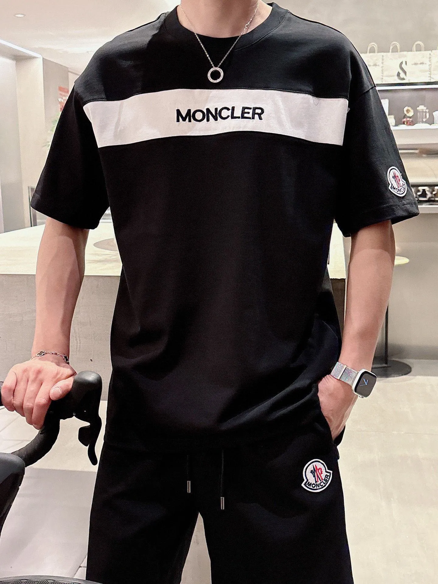 P570 Brand [MONCLER Mouth Covered] 2025 round neck short-sleeved shorts suit. The upper body of pure cotton fabric will not be stuffy. The smooth and comfortable skin-friendly effect is more breathable. The fabric has its own texture. Classic logo technology. A new interpretation from a unique angle. Fashionable and versatile choice! Size: M-3XL (maximum wear: 190 pounds)