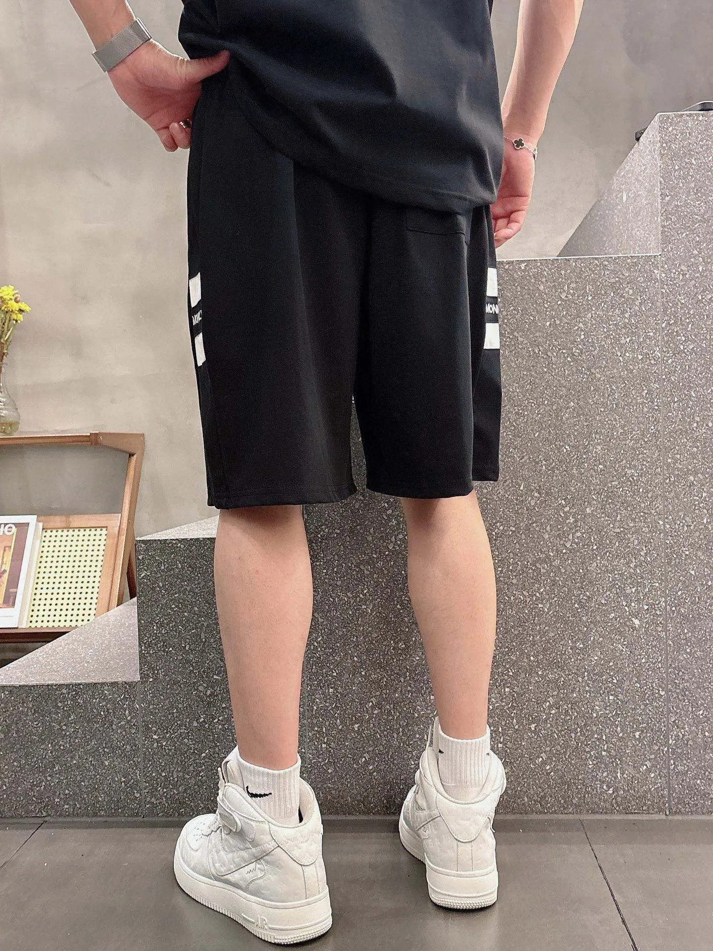 P570 Brand [MONCLER Mouth Covered] 2025 round neck short-sleeved shorts suit. The upper body of pure cotton fabric will not be stuffy. The smooth and comfortable skin-friendly effect is more breathable. The fabric has its own texture. Classic logo technology. A new interpretation from a unique angle. Fashionable and versatile choice! Size: M-3XL (maximum wear: 190 pounds)