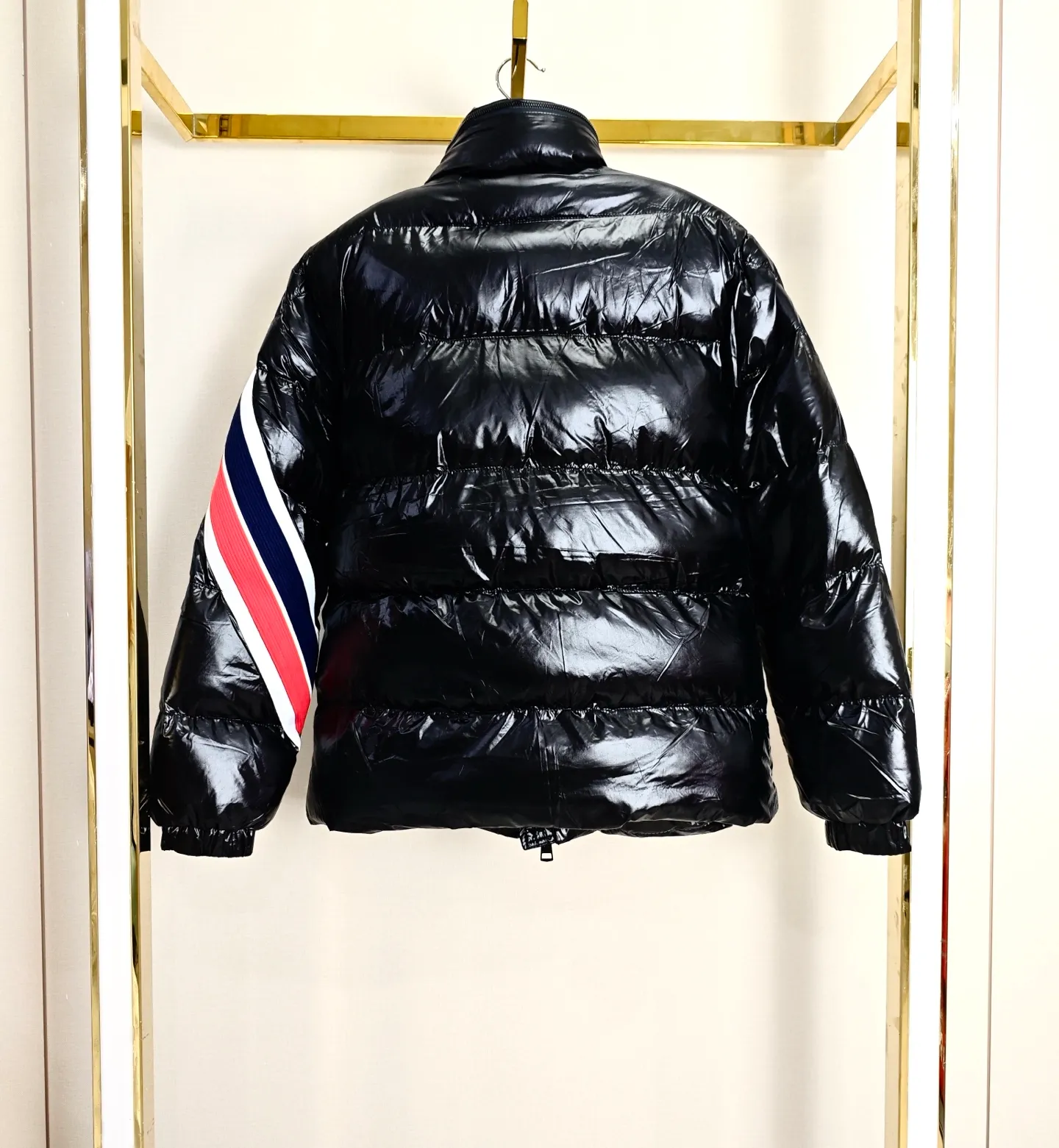 P360 MONCLER / Mouthless Short Matte Customized Webbing Cotton Clothes Customized development of hardware accessories with all details handled in full! We have extremely high requirements for auxiliary materials. We use bile cloth imported from the United States, the price is even close to the price of the fabric, high-density super soft and anti-drilling cotton, the fabric is nano matte fabric, the density reaches 420T. It has good hand feel, high grade, good recovery and high resilience! Clothes are handmade products, and the skill of the workers is very important. The workers are all selected and have been working for many years. The public price is 1.5 times that of ordinary workers. Of course, the clothes produced are simply unmatched by small workshops outside.