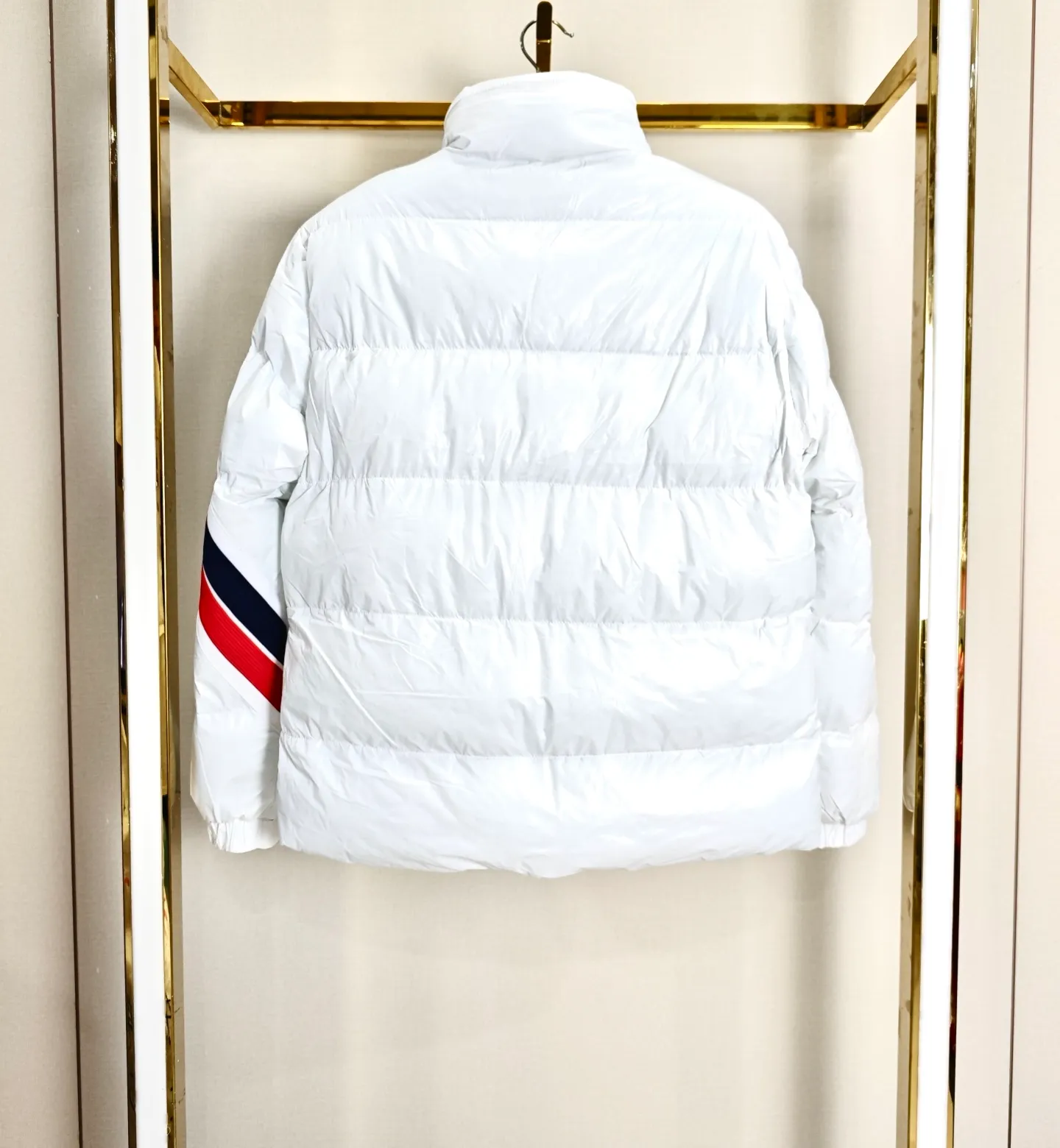 P360 MONCLER / Mouthless Short Matte Customized Webbing Cotton Clothes Customized development of hardware accessories with all details handled in full! We have extremely high requirements for auxiliary materials. We use bile cloth imported from the United States, the price is even close to the price of the fabric, high-density super soft and anti-drilling cotton, the fabric is nano matte fabric, the density reaches 420T. It has good hand feel, high grade, good recovery and high resilience! Clothes are handmade products, and the skill of the workers is very important. The workers are all selected and have been working for many years. The public price is 1.5 times that of ordinary workers. Of course, the clothes produced are simply unmatched by small workshops outside.