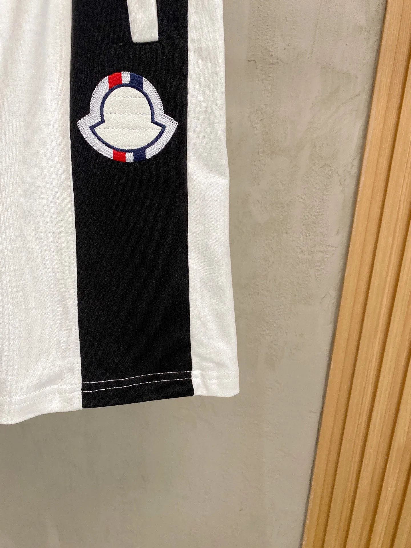 P570 Brand [MONCLER Mouth Covered] 2025 round neck short-sleeved shorts suit. The pure cotton fabric upper body will not be stuffy, the smooth and comfortable skin-friendly effect is more breathable, the fabric has its own texture, classic logo technology, a new interpretation from a unique angle, fashionable and versatile choice! Size: M-3XL (maximum wear: 190 pounds)