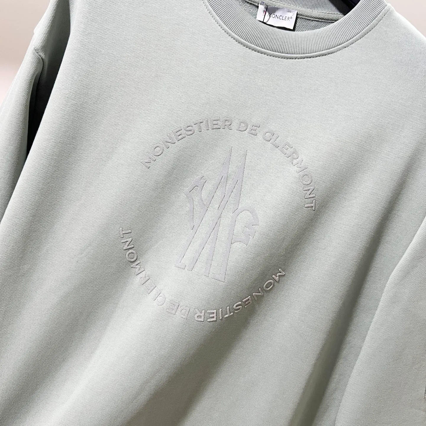 P220 MONCLER/Mask 420g pure cotton round neck sweatshirt, flocked printed letter LOGO, arm nylon chapter pocket logo, official synchronization, high version, high quality, fashionable personality, versatile trend, pure original quality, original fabric, tag, collar label, washed wheat, complete three standards, color: black, apricot, light green. Size: XS-L