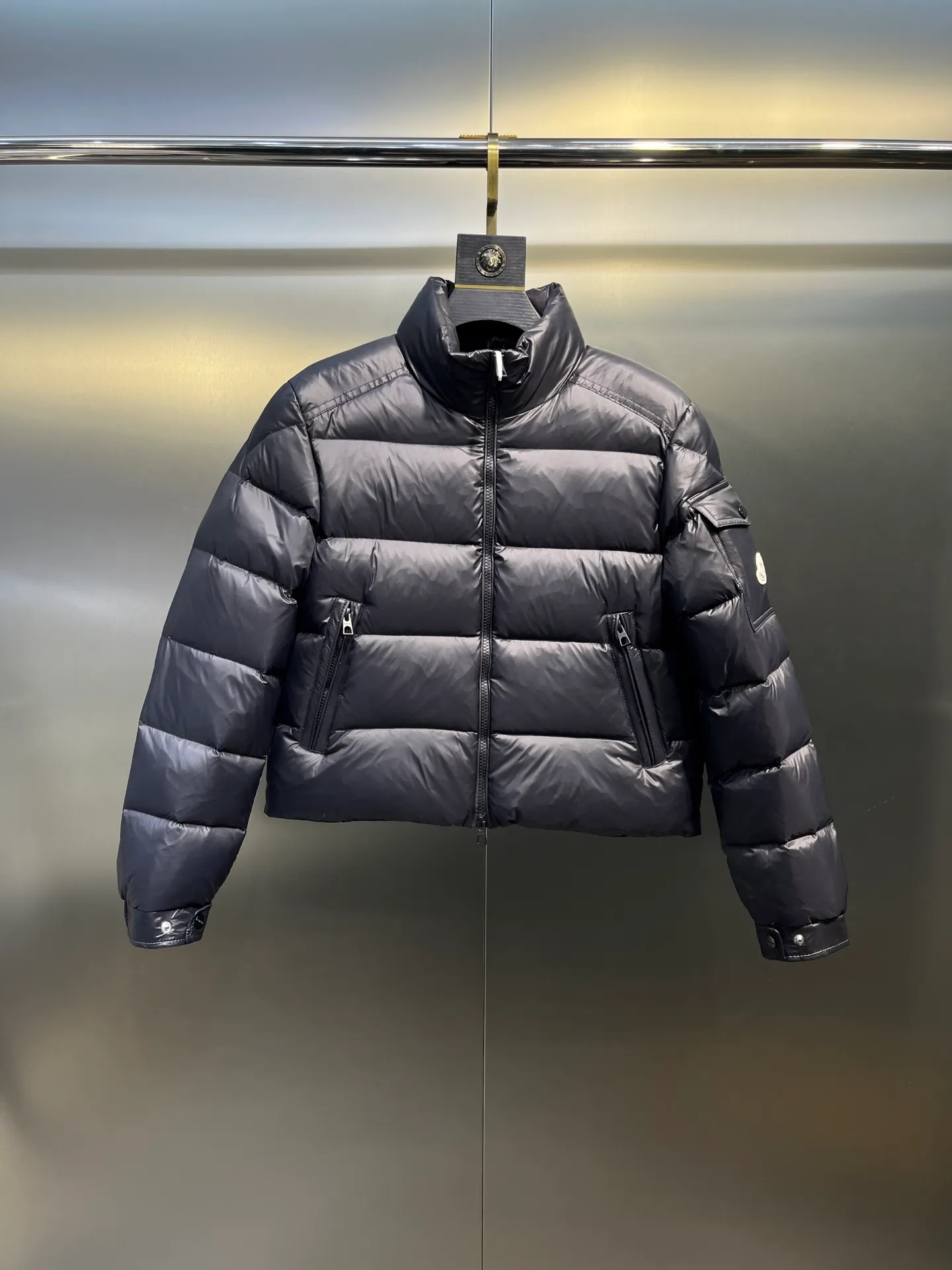 P780 moncler 🌟down jacket, original custom-made hardware accessories, all imported and original customization, welcome to compare, absolutely high quality, using top-grade 90 white duck down, super soft, fluffy and plump, super heavy-duty, excellent fabric workmanship, perfect version. Note⚠The fabric is super comfortable, exclusive model, non-market goods, same sizes for men and women.  size: 1234