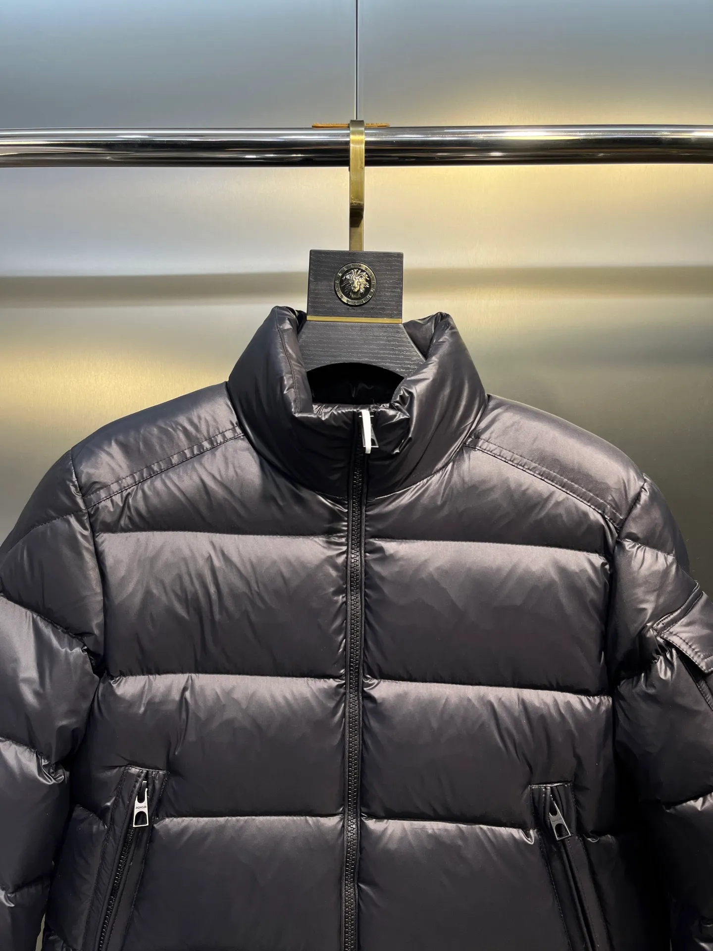 P780 moncler 🌟down jacket, original custom-made hardware accessories, all imported and original customization, welcome to compare, absolutely high quality, using top-grade 90 white duck down, super soft, fluffy and plump, super heavy-duty, excellent fabric workmanship, perfect version. Note⚠The fabric is super comfortable, exclusive model, non-market goods, same sizes for men and women.  size: 1234