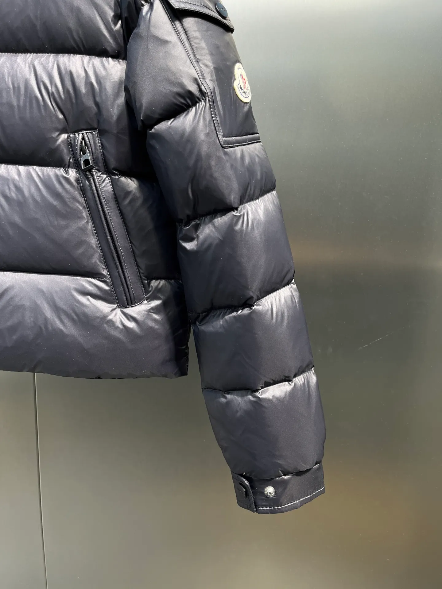P780 moncler 🌟down jacket, original custom-made hardware accessories, all imported and original customization, welcome to compare, absolutely high quality, using top-grade 90 white duck down, super soft, fluffy and plump, super heavy-duty, excellent fabric workmanship, perfect version. Note⚠The fabric is super comfortable, exclusive model, non-market goods, same sizes for men and women.  size: 1234