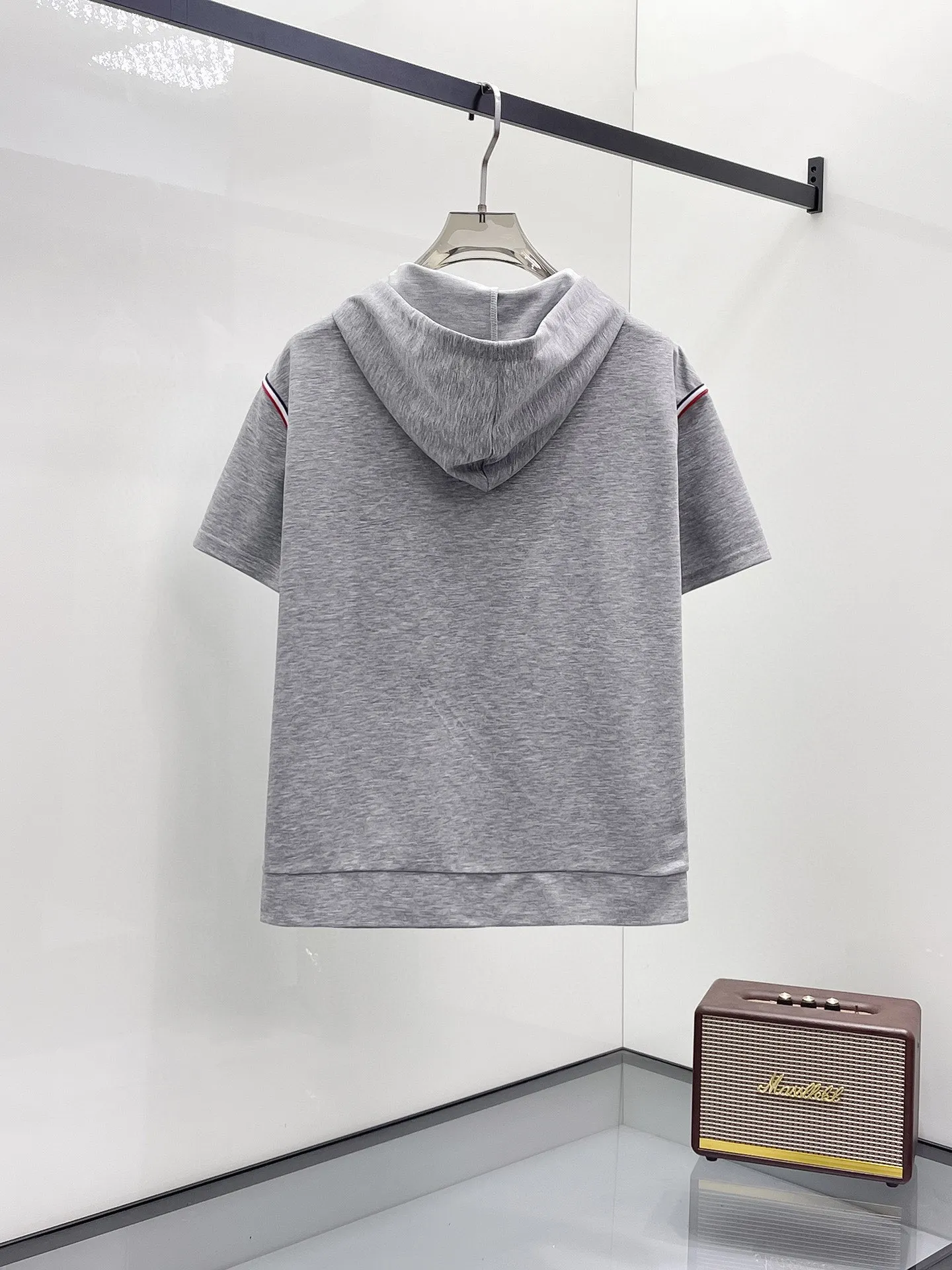 P560 Brand [MONCLER Mouth Covered] 2025 round neck short-sleeved shorts suit. The pure cotton fabric upper body will not be stuffy, the smooth and comfortable skin-friendly effect is more breathable, the fabric has its own texture, classic logo technology, a new interpretation from a unique angle, the first choice for fashion and versatility! Size: M-3XL (maximum wear: 190 pounds)