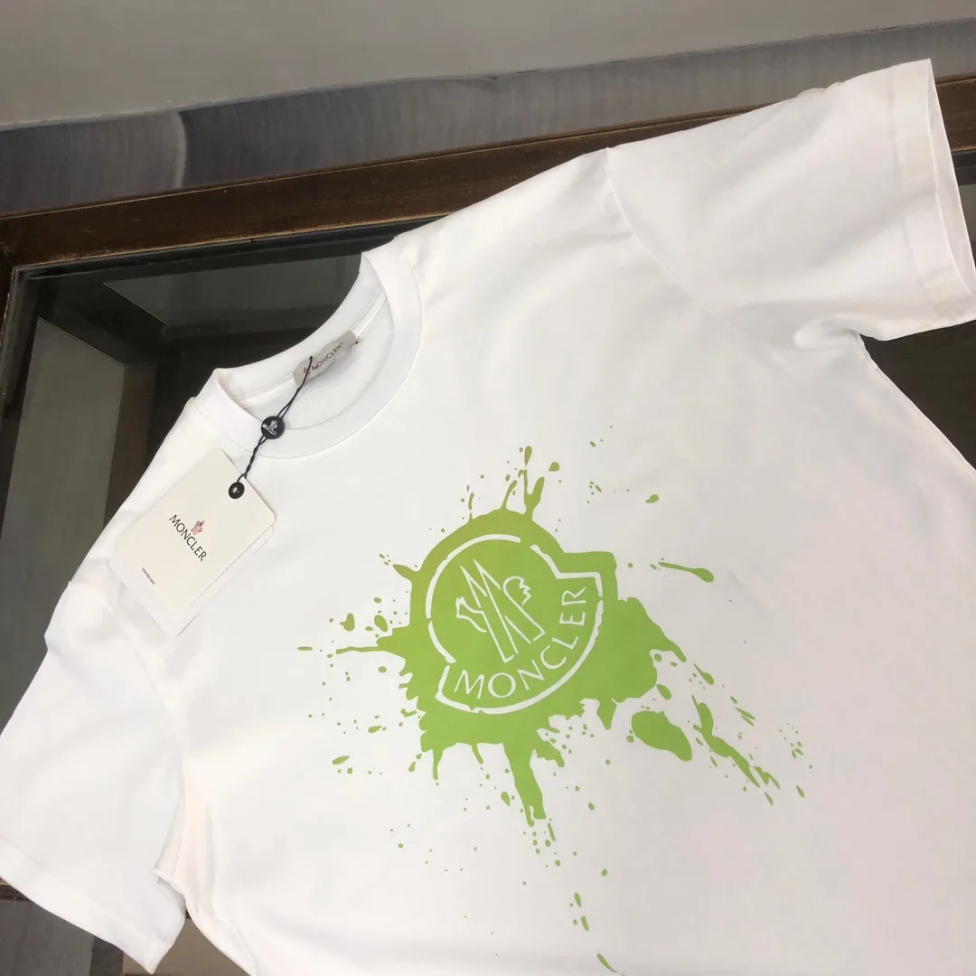 P160 🔥MONCLER The latest short-sleeved T-shirt for couples ~ color inkjet printed logo design ~ the fabric upper body is comfortable and breathable, not stiff, slim cut, made of high-end custom-made pure cotton fabric! The upper body is comfortable and stylish, and it can be worn alone as an inner layer. It is a must-have for fashionistas! ! ! Color: black white Size: S～XL (loose version, please state your height and weight when placing an order)