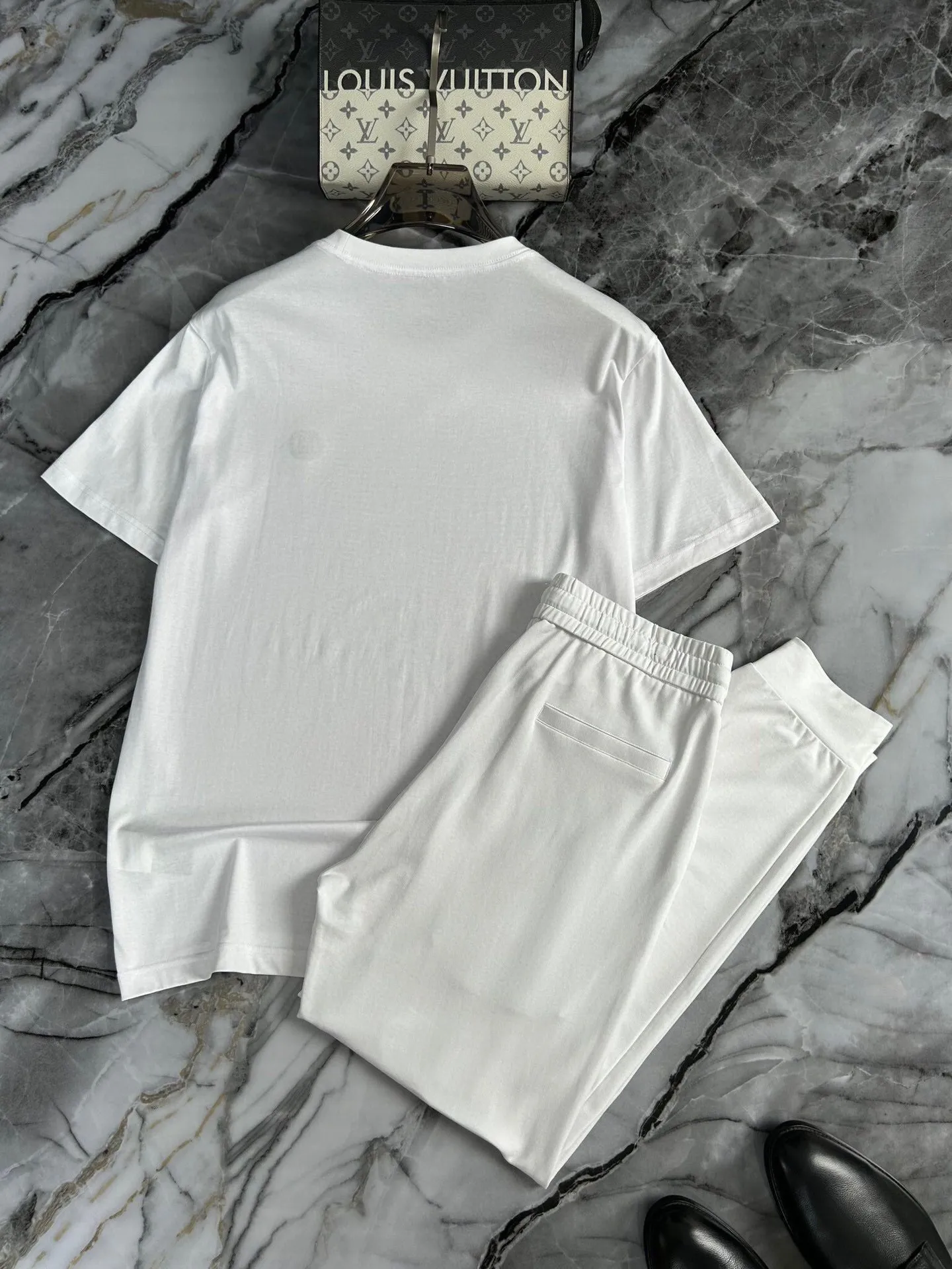P330 💰【MONCLER】(Fat Man's Gospel) The same style as the 2025 official website. World-renowned luxury brand. Summer men's (double mercerized) high-quality 🐂 suit. It is made of imported original single fabrics. It is a trendy style of the season and a versatile hit. Simple and elegant, precise workmanship allows you to be at the top of fashion. Size: M-5XL (can be worn up to 220 pounds)