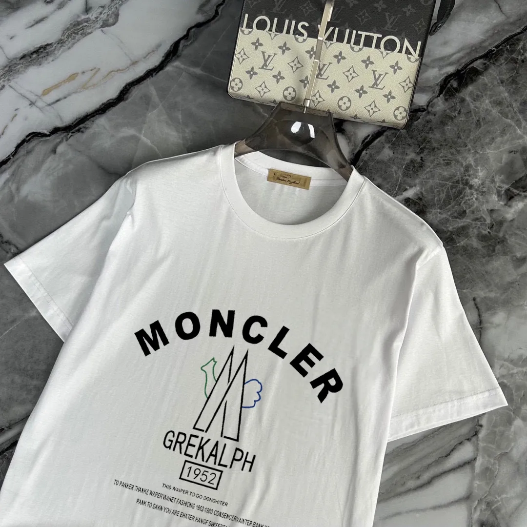 P330 💰【MONCLER】(Fat Man's Gospel) The same style as the 2025 official website. World-renowned luxury brand. Summer men's (double mercerized) high-quality 🐂 suit. It is made of imported original single fabrics. It is a trendy style of the season and a versatile hit. Simple and elegant, precise workmanship allows you to be at the top of fashion. Size: M-5XL (can be worn up to 220 pounds)