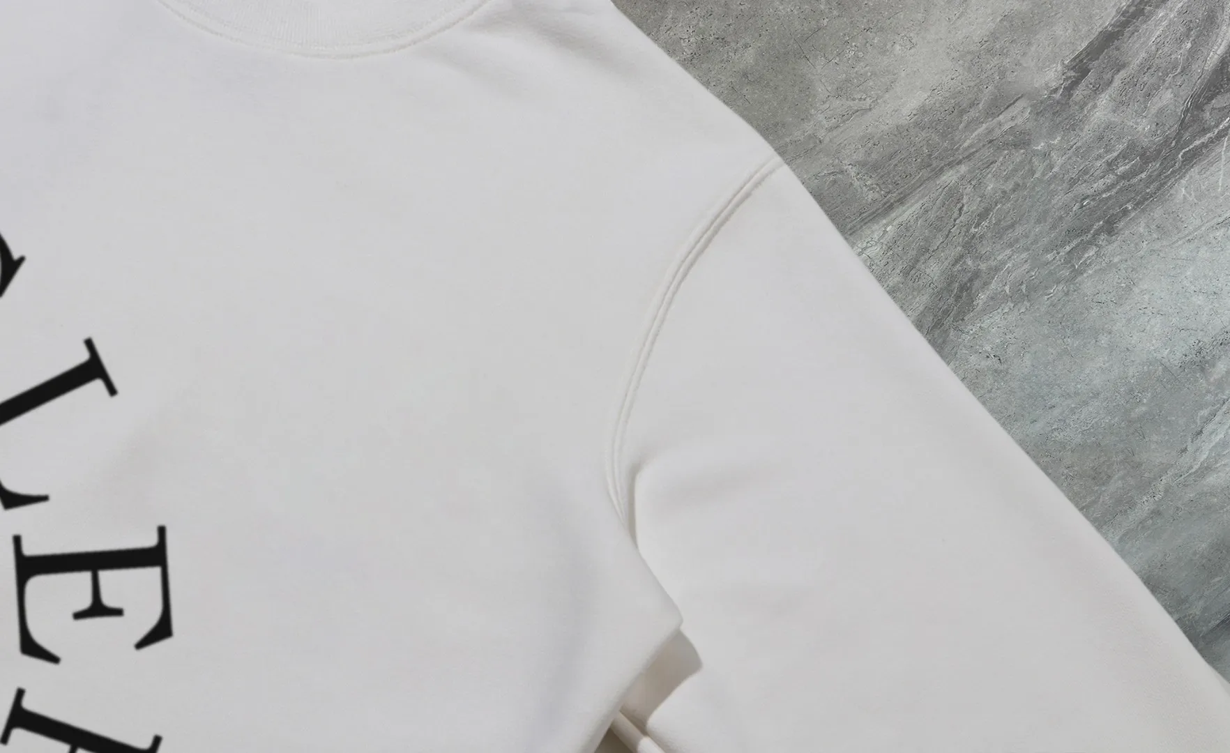 P210 High-version sweatshirt) [Long-term stock] 〖𝐌𝐎𝐍𝐂𝐋𝐄𝐑~Mask〗 Made of 440g heavy-weight fabric. It is different from the market currency. It can be matched with any variety and is properly handsome. 😎The whole dress is made of double waistcoats. The double waistcoats make the whole dress more three-dimensional. Not ordinary factories can do such fine work. 2025 Spring runway version of the T stage, on sale at the counter, round neck terry sweatshirt, high-end double-strand pure cotton, custom-made stretch ribs, dyed in the same vat, complete with three standards, matched with exquisite embroidered LOGO on the chest, simple and advanced, same style for men and women. Color: black, apricot, white, size: S M L XL 2XL