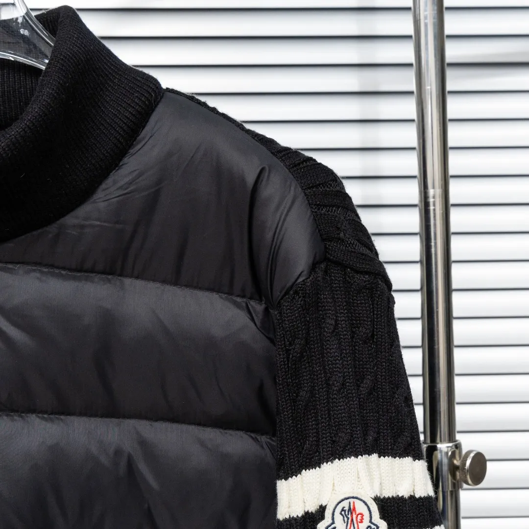 P640 top version (different currency) Style: Moncler Moncler Padded Corduroy series stand-up collar zipper striped wool knitted splicing down jacket (all made of national standard 90 goose down, sizes are all authentic digital sizes) Color: picture color Size: 1-2-3-4-5 Fabric: 90 goose down Accessories: full set of customized accessories No gender distinction, same style for men and women