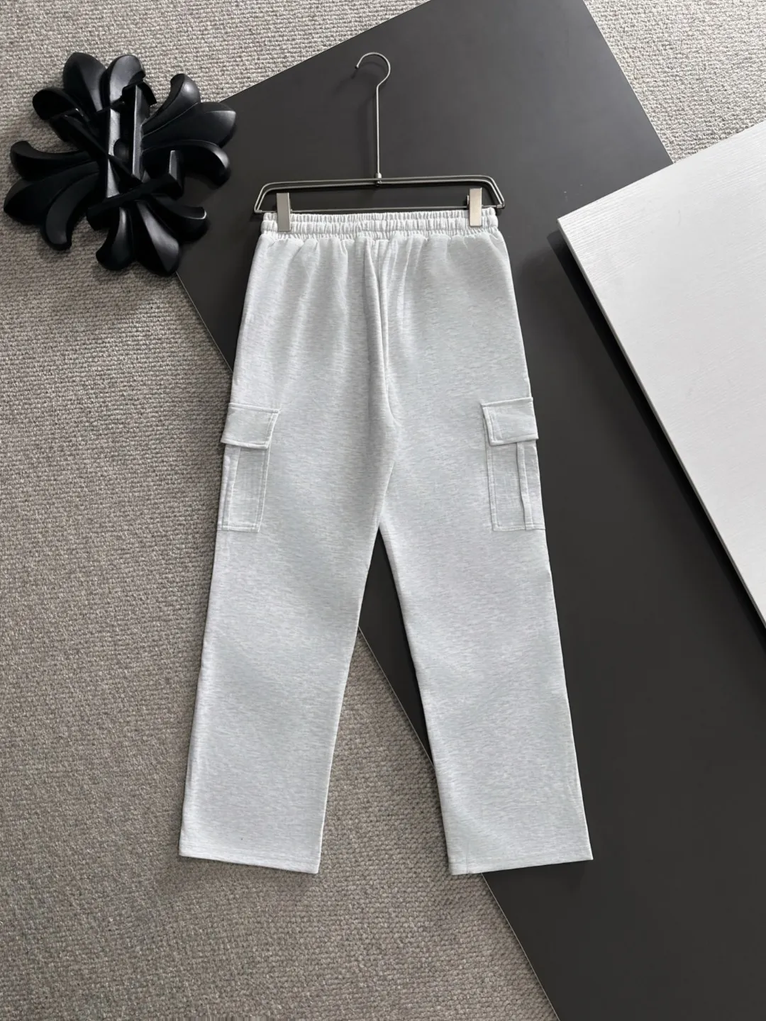 Next day shipment P360 MONCLER/Mongoose Exclusive first release of 25ss autumn and winter new high-quality trousers Compare real-life details at will A perfect choice for autumn and winter, a must-have item. Sizes: M to 3XL (please state your height and weight when placing an order)