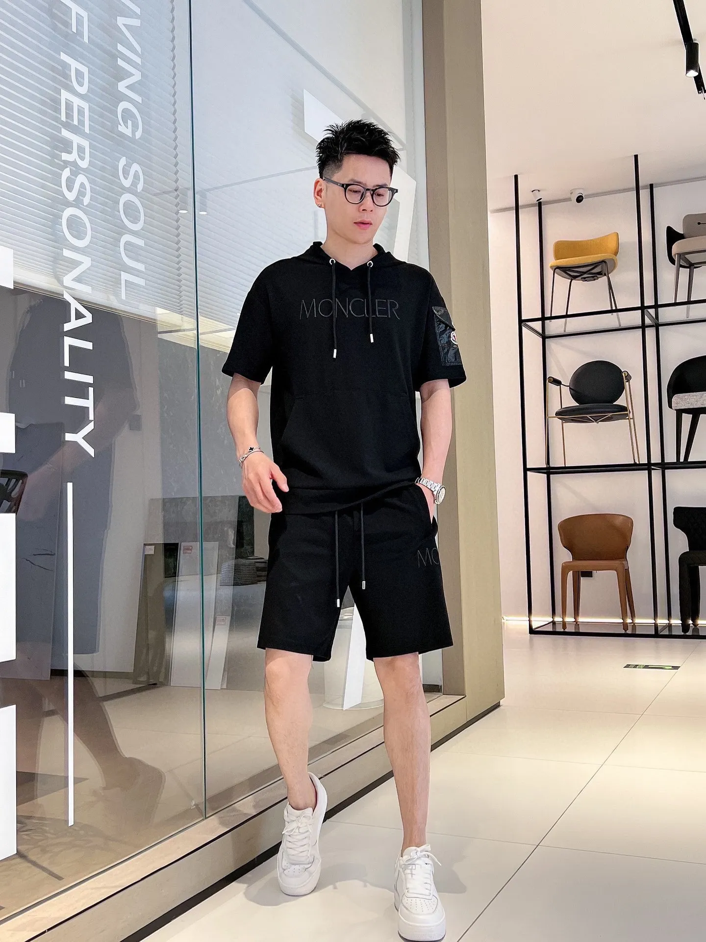 P560 Brand [MONCLER Mouth Covered] 2025 round neck short-sleeved shorts suit. The pure cotton fabric upper body will not be stuffy, the smooth and comfortable skin-friendly effect is more breathable, the fabric has its own texture, classic logo technology, a new interpretation from a unique angle, the first choice for fashion and versatility! Size: M-3XL (maximum wear: 190 pounds)