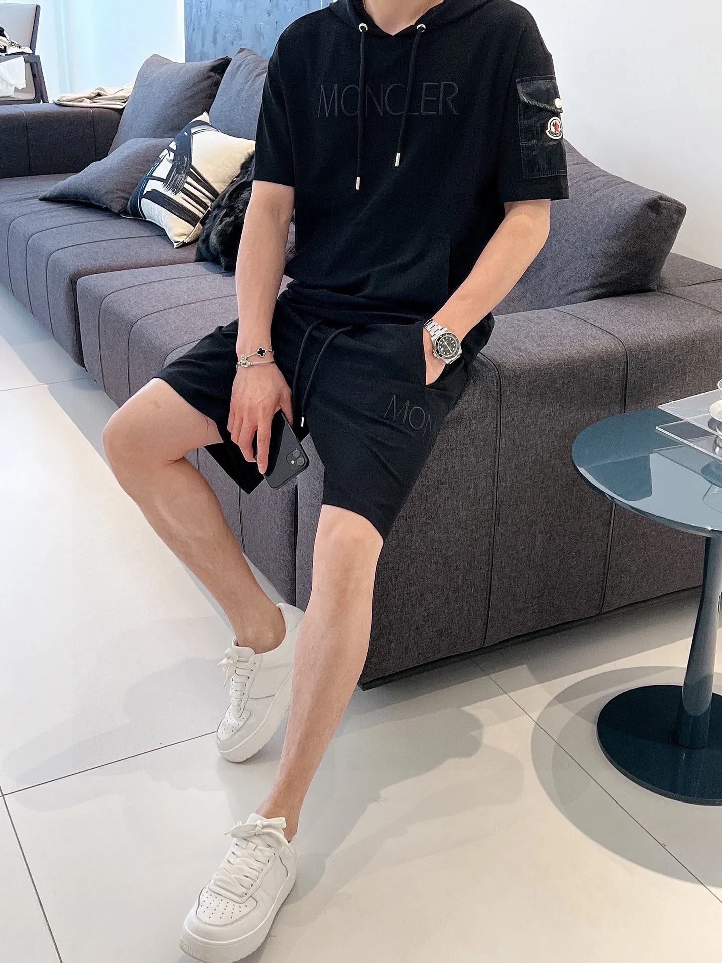 P560 Brand [MONCLER Mouth Covered] 2025 round neck short-sleeved shorts suit. The pure cotton fabric upper body will not be stuffy, the smooth and comfortable skin-friendly effect is more breathable, the fabric has its own texture, classic logo technology, a new interpretation from a unique angle, the first choice for fashion and versatility! Size: M-3XL (maximum wear: 190 pounds)