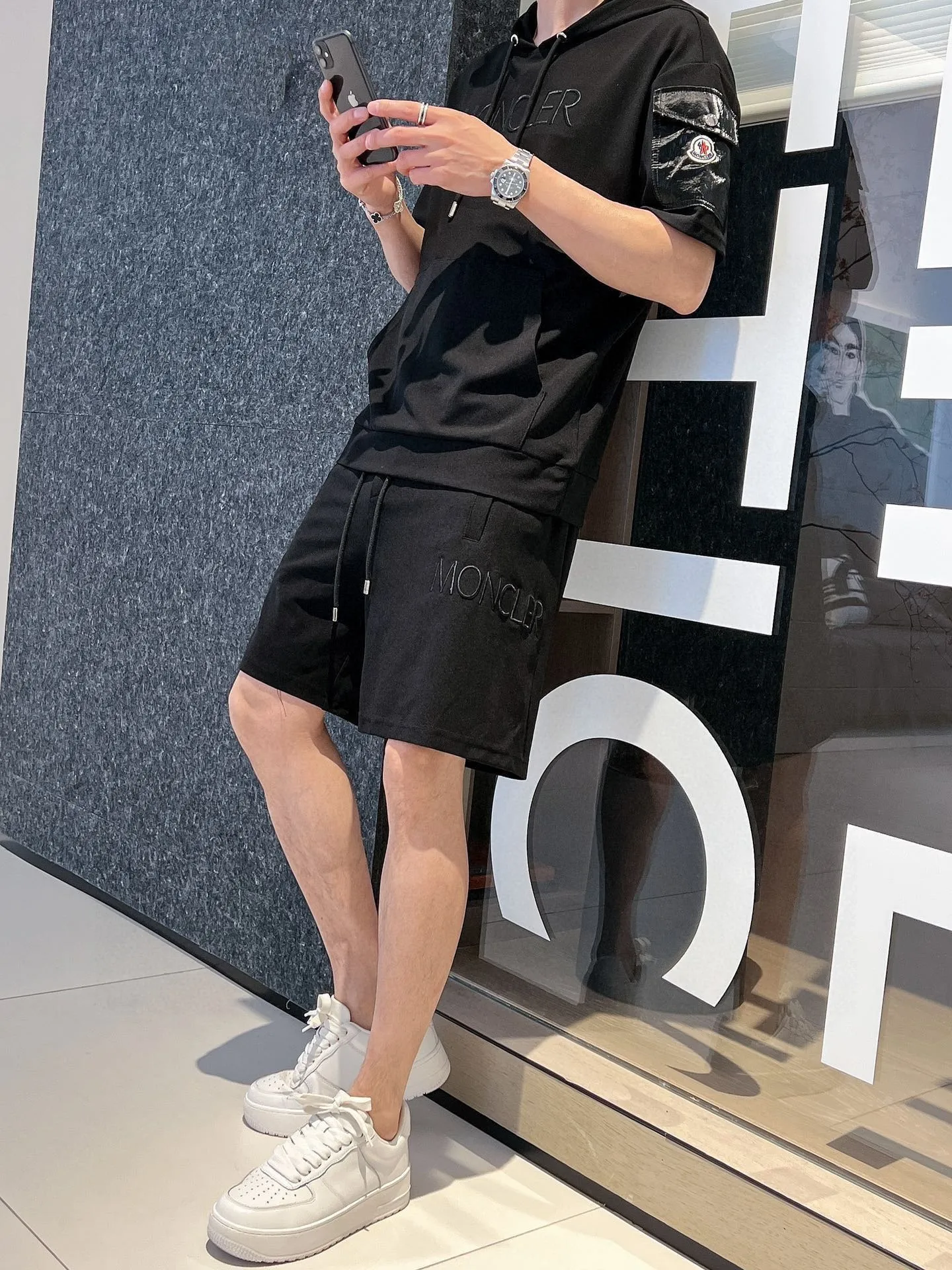 P560 Brand [MONCLER Mouth Covered] 2025 round neck short-sleeved shorts suit. The pure cotton fabric upper body will not be stuffy, the smooth and comfortable skin-friendly effect is more breathable, the fabric has its own texture, classic logo technology, a new interpretation from a unique angle, the first choice for fashion and versatility! Size: M-3XL (maximum wear: 190 pounds)